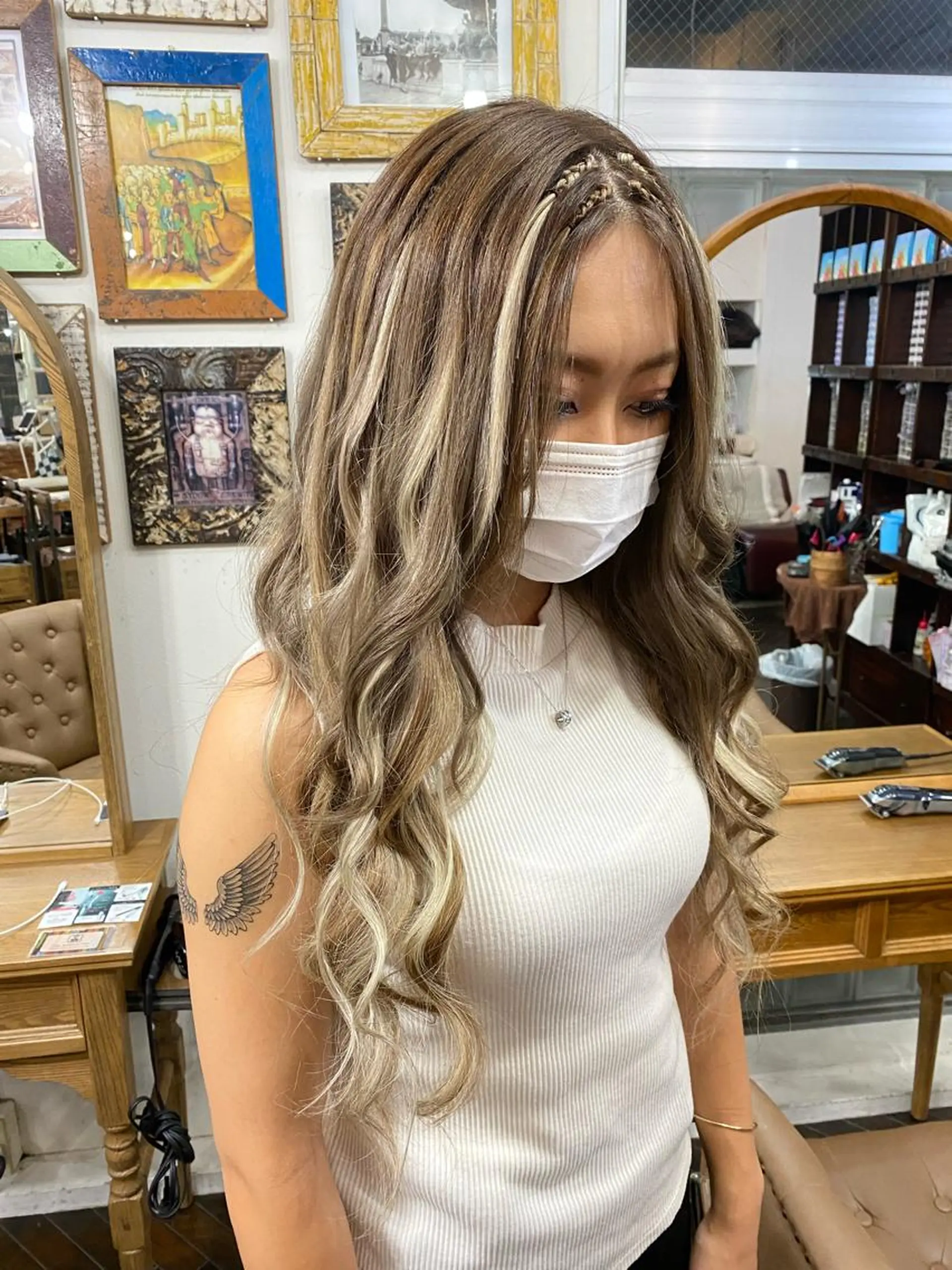 ロング カラー エクステ モモカ/ハイトーン /バレイヤージュのヘアスタイル