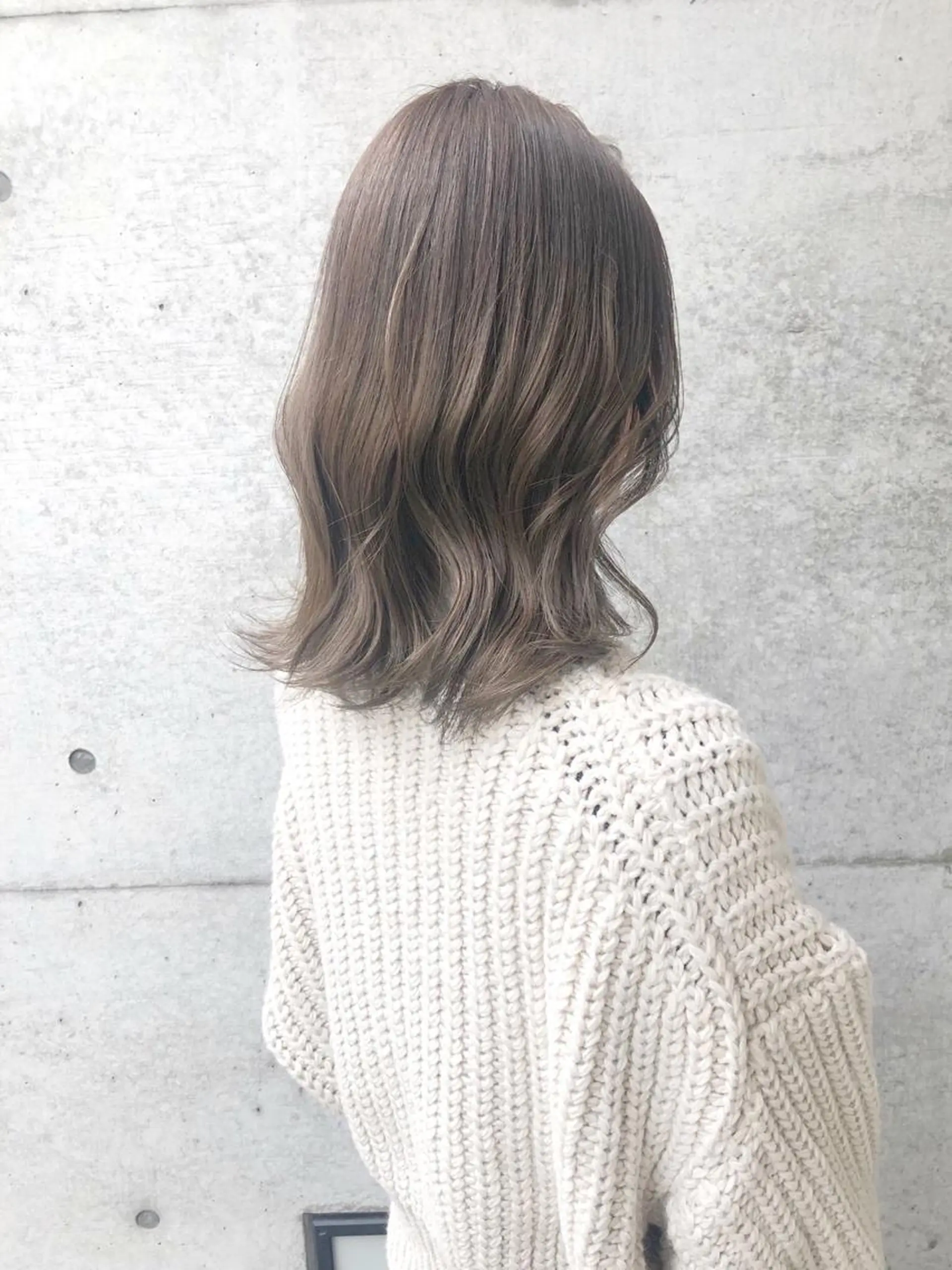 ロング カラー 透明感カラー イルミナカラー clomus所属・YUKA艶髪 🌸寛ぎ部屋のヘアスタイル