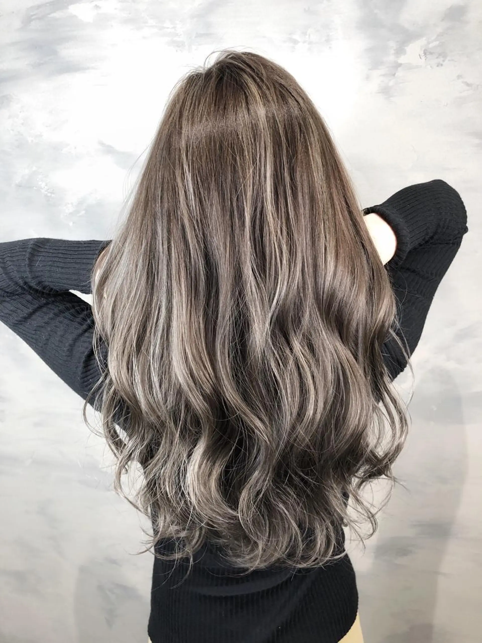 ロング カラー グレージュ biscohair 髪にドラマを。のヘアスタイル