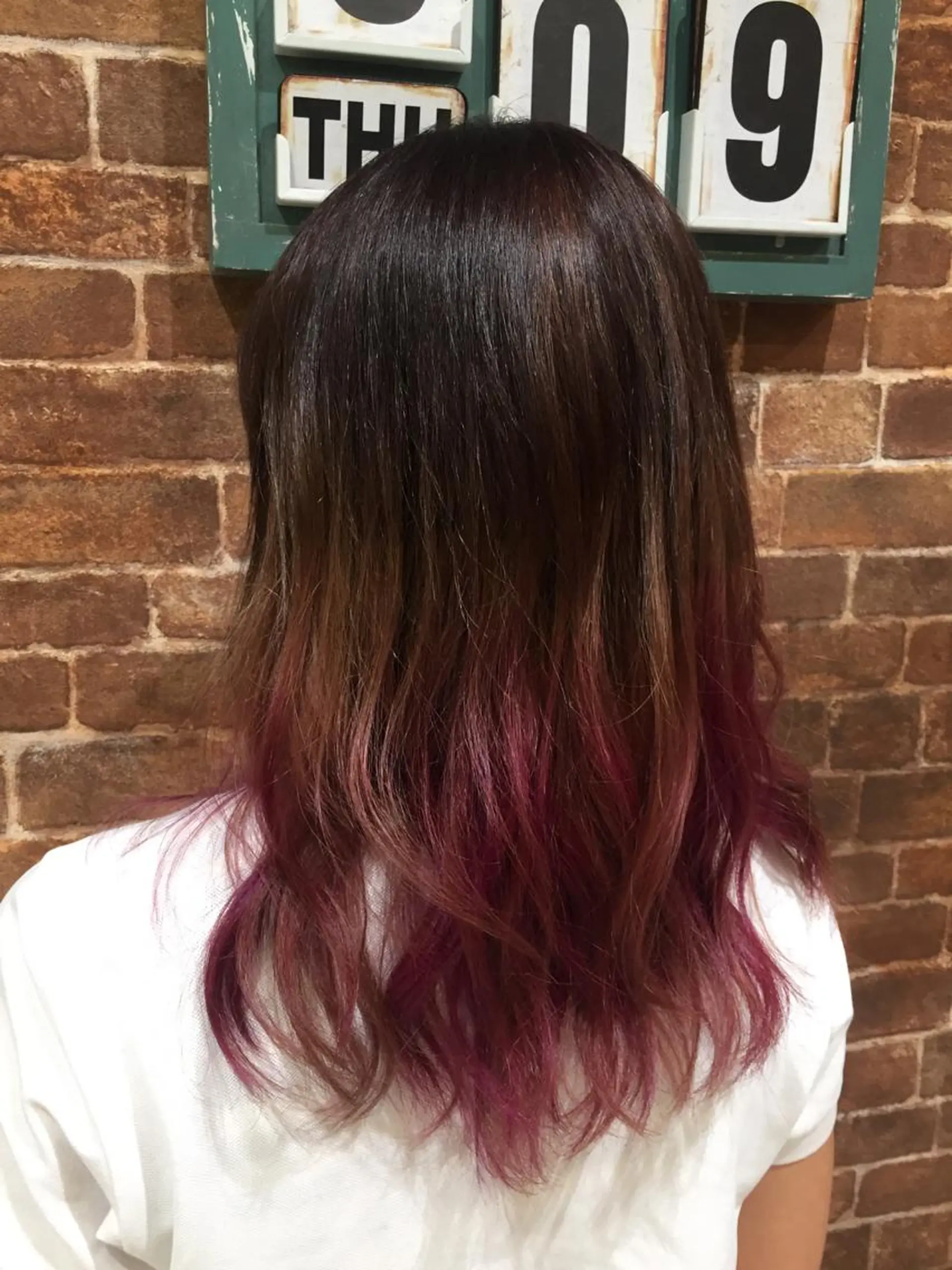 ミディアム カラー グラデーションカラー バイオレットカラー 松本 明日可のヘアスタイル