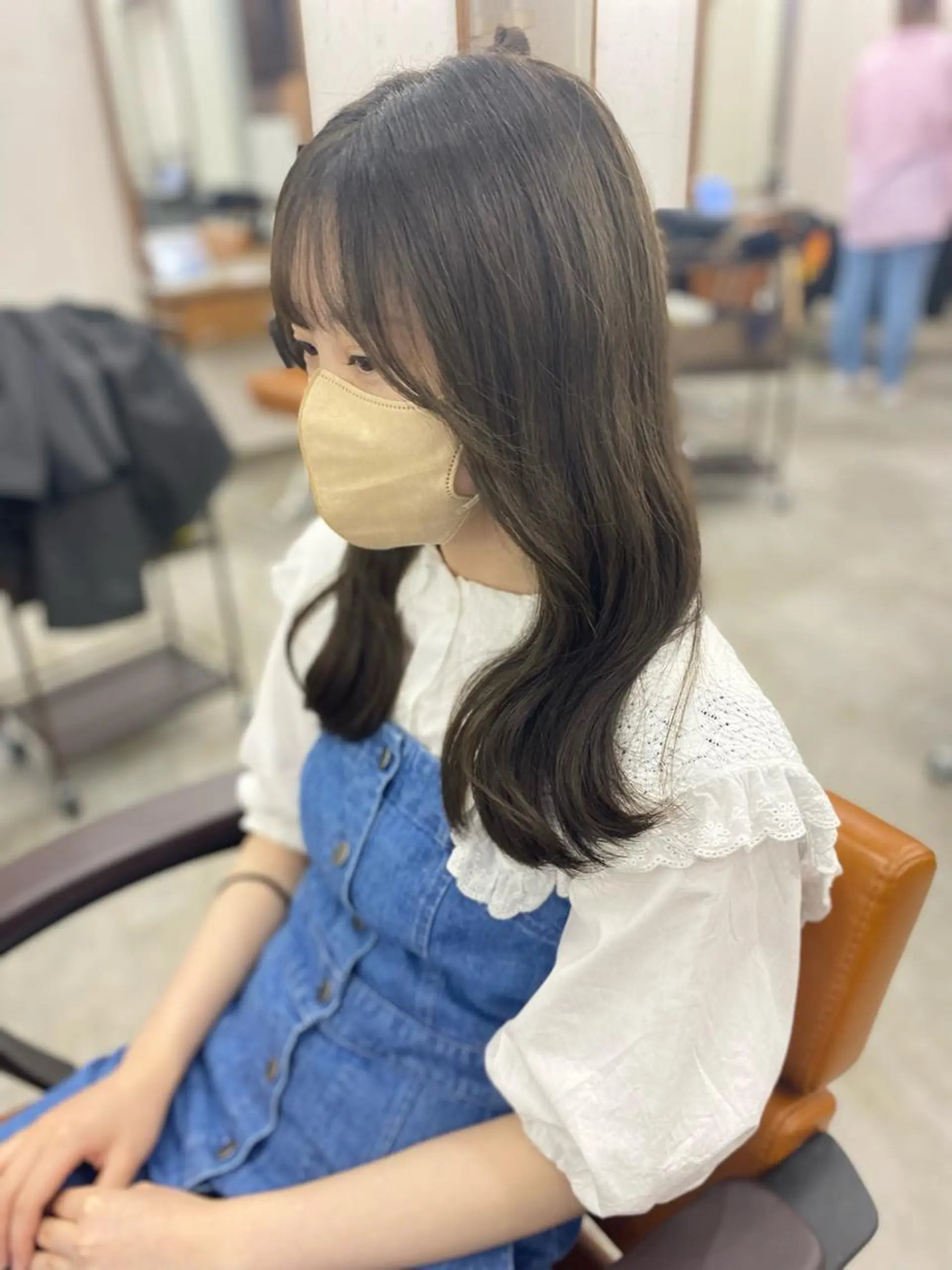 セミロング カラー オリーブ/アッシュ やわらか透明感カラーのヘアスタイル