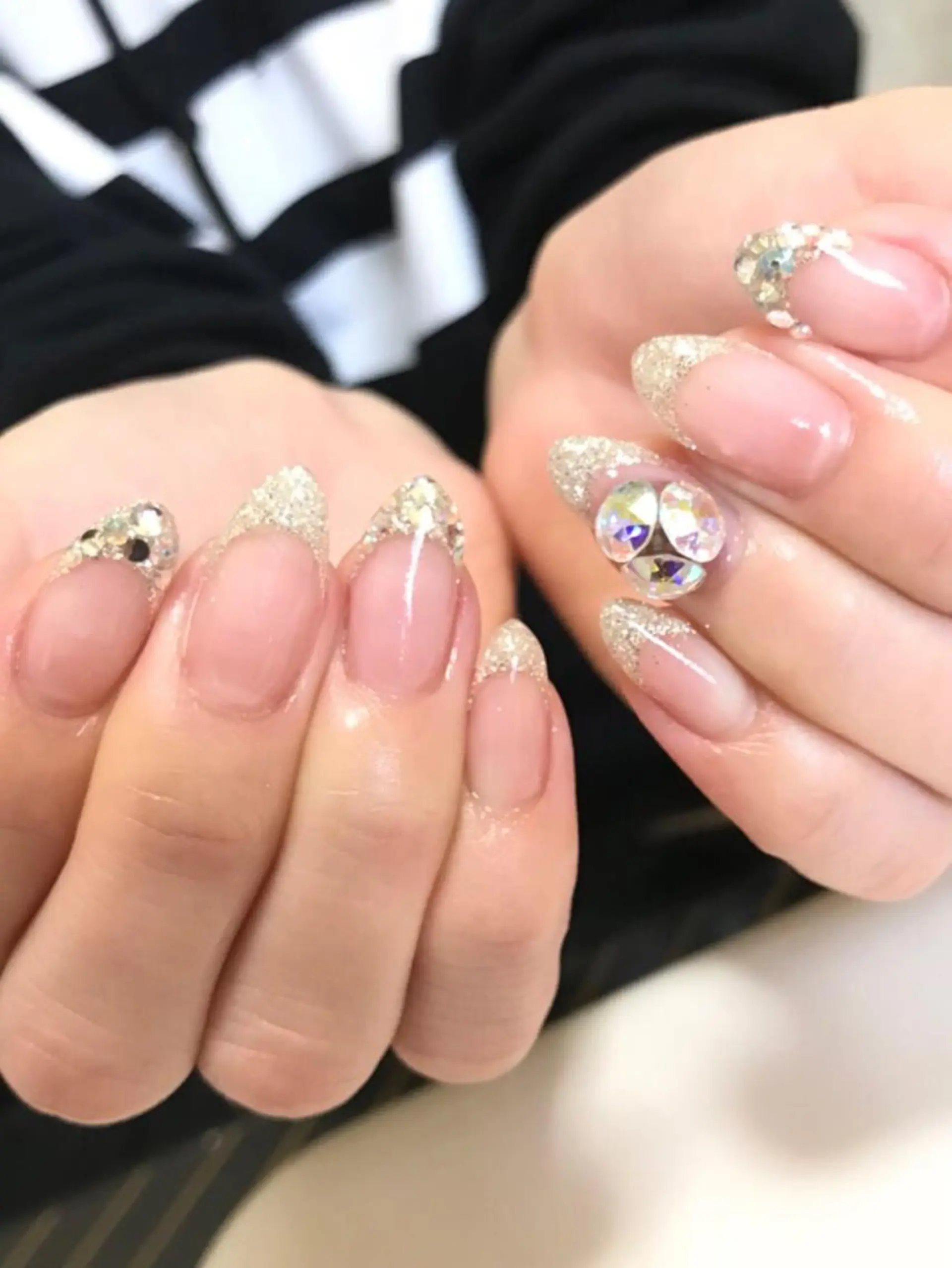 ネイル アートネイル フレンチネイル キラキラネイル ラメ(グリッター) ストーンネイル ハンドネイル 木槿所属・吉冨 光恵のネイルデザイン