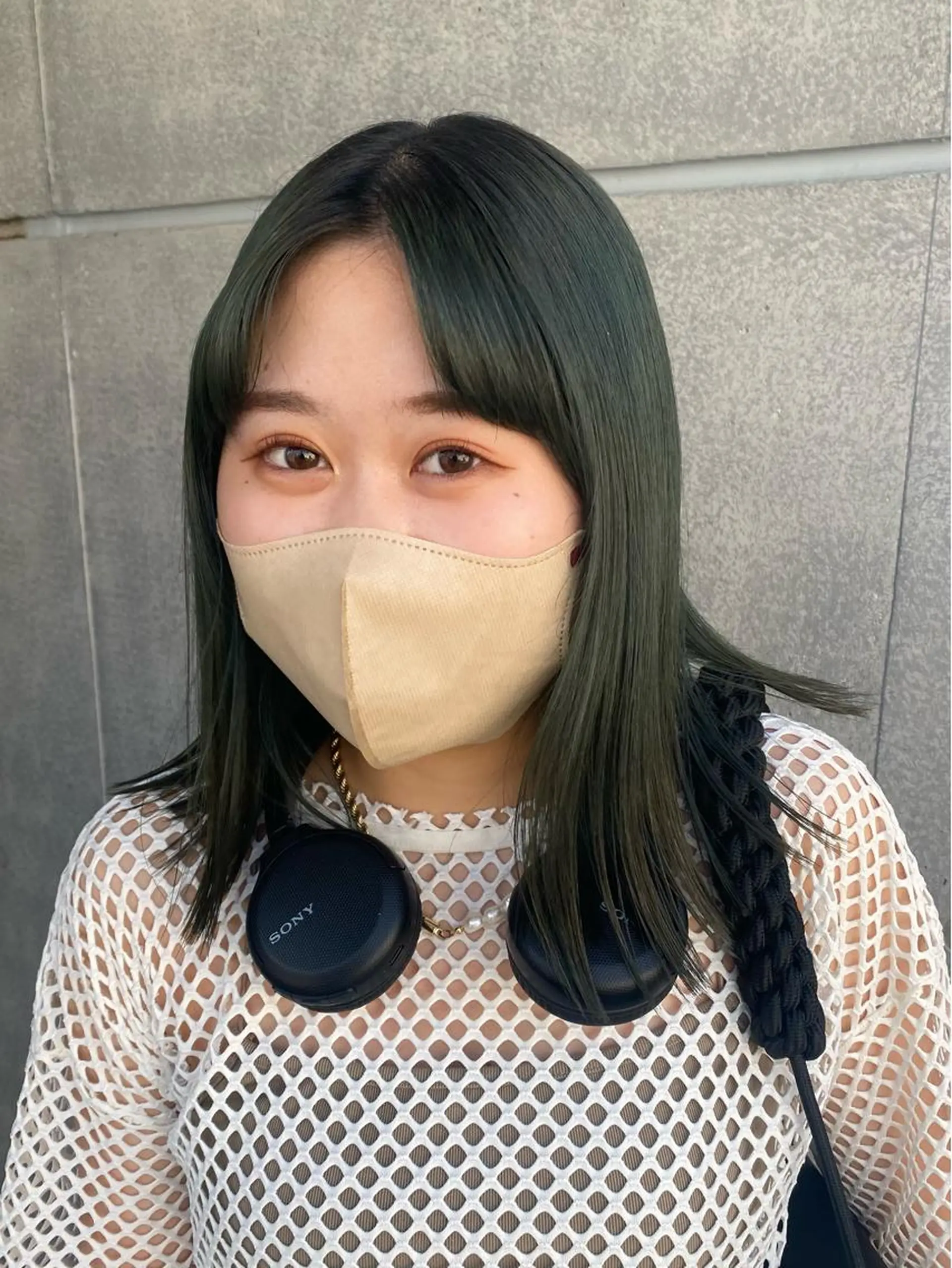 セミロング Yahiko ハイトーンのヘアスタイル