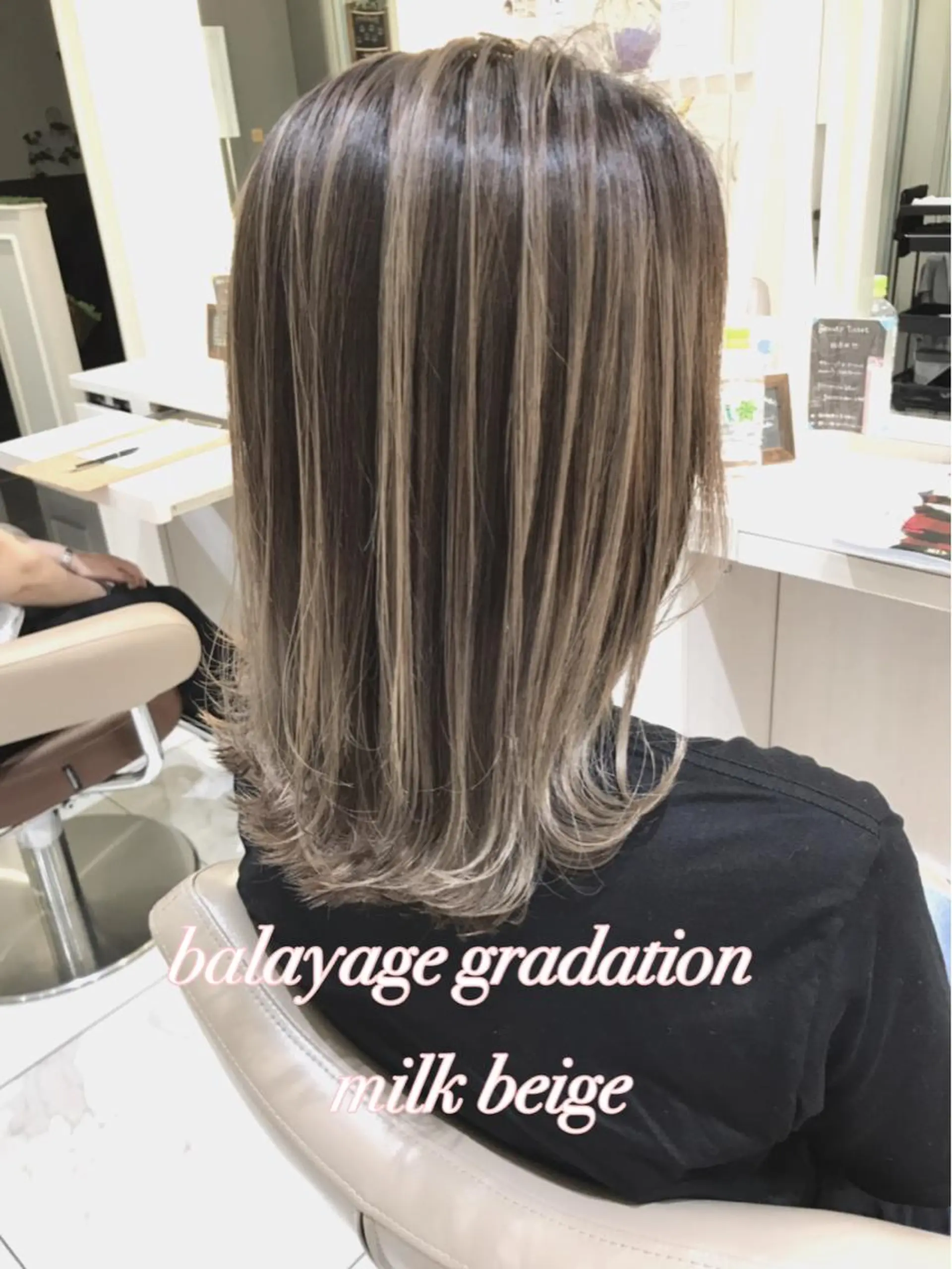 ミディアム カラー バレイヤージュ ベージュカラー グラデーションカラー レイヤーカット カット ヘアカラー 山崎俊輔/髪質改善 /バレイヤージュのヘアスタイル