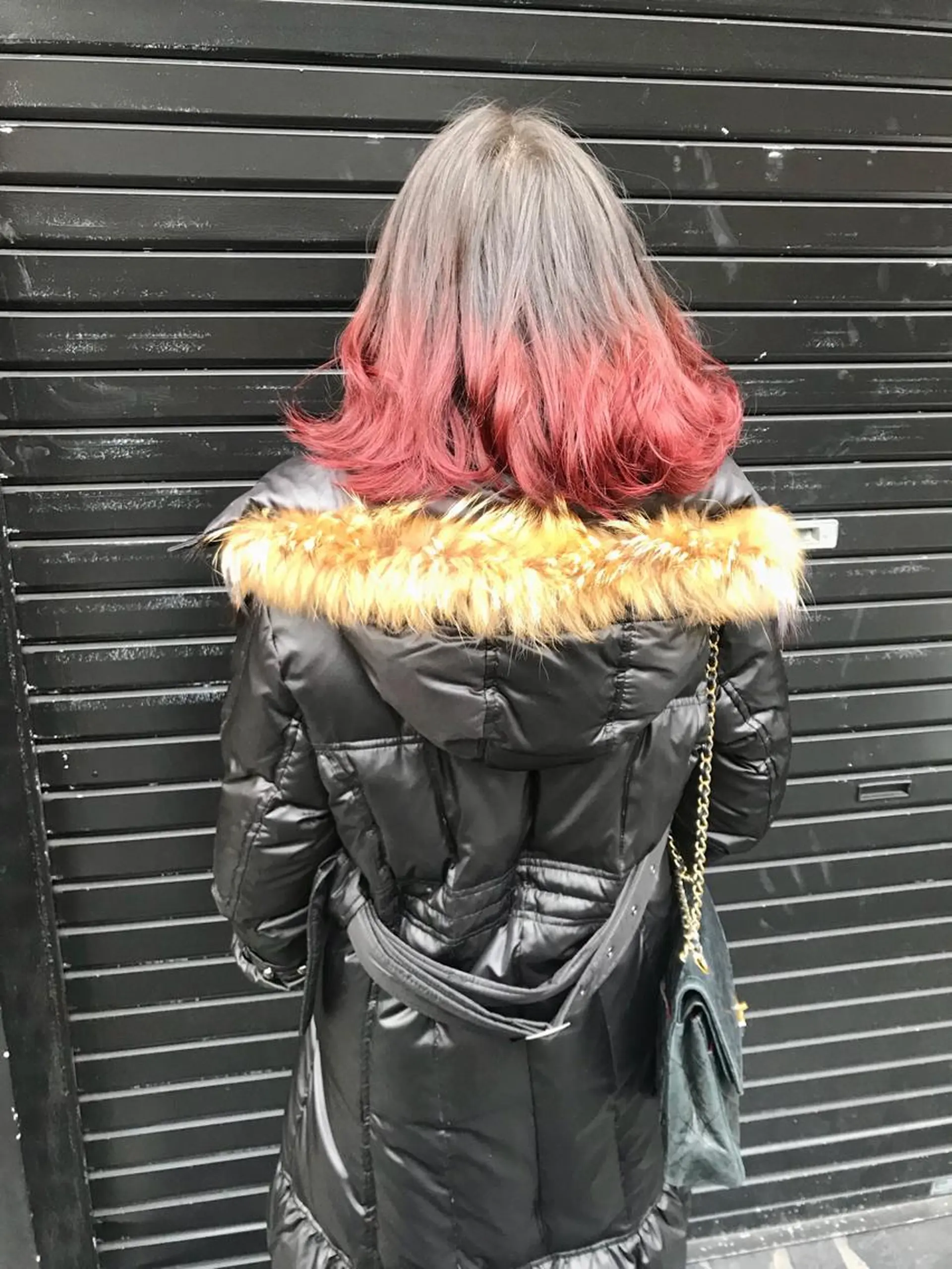 セミロング カラー ヘアアレンジ グラデーションカラー ピンクカラー レッドカラー skin所属・中村 梨沙のマツエク・マツパデザイン