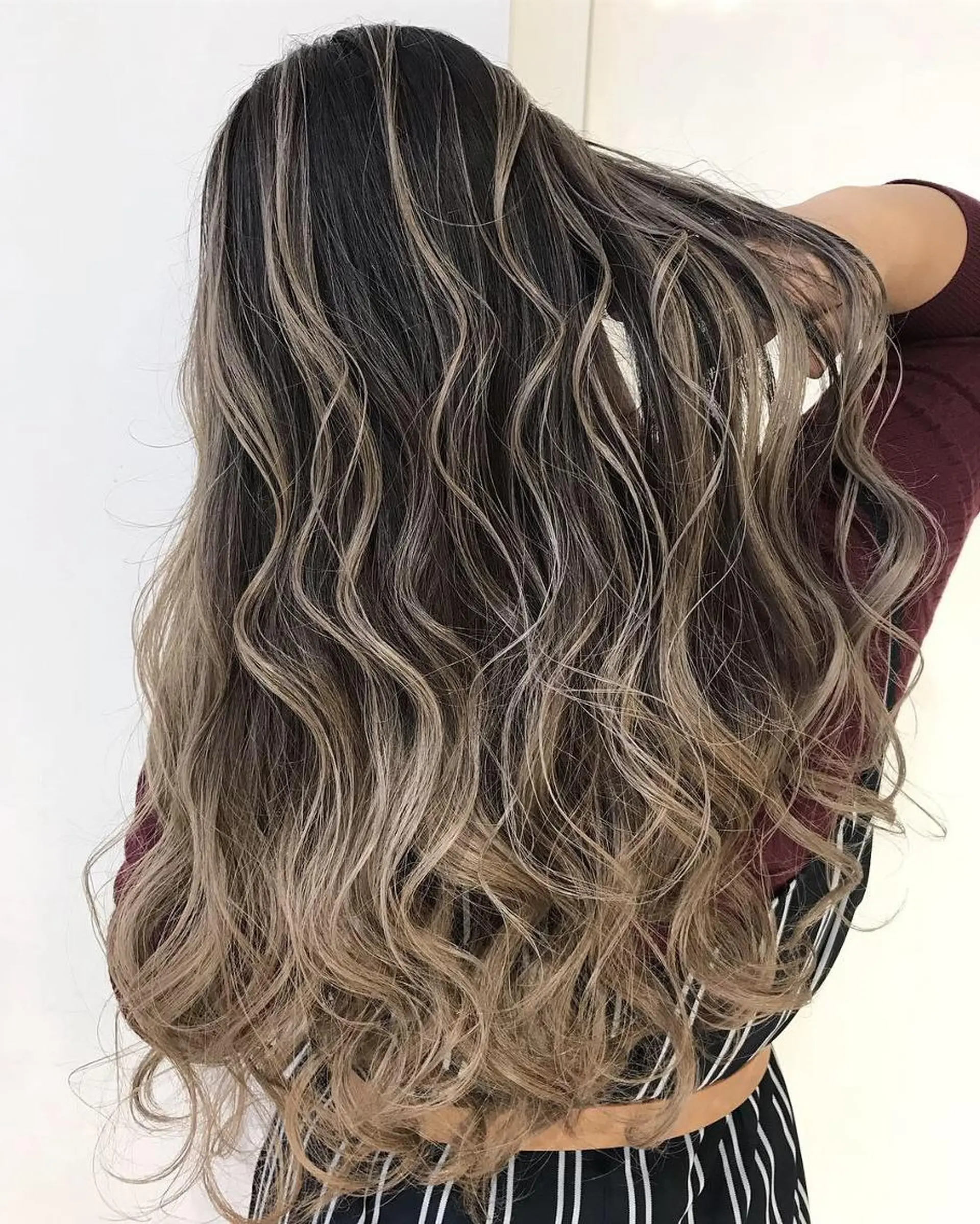 ロング カラー パーマ 透明感カラー ハイライトカラー ハイライト カット ヘアカラー トリートメント 公式 Ease by amble luxeのヘアスタイル