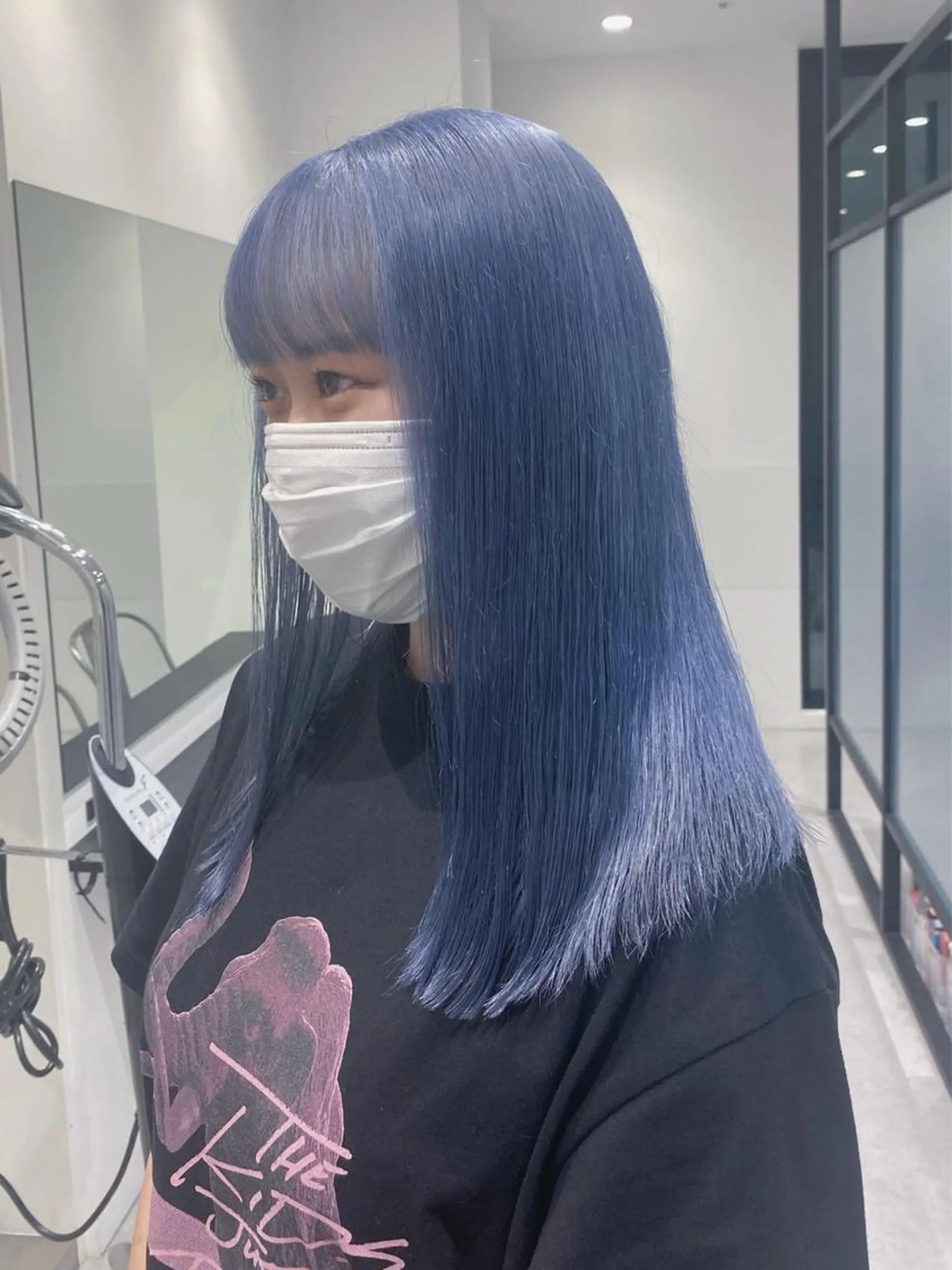 ミディアム カラー ブルーカラー シルバー カット ヘアカラー トリートメント 鈴木/ミルクティー/ ブリーチ/ボブ/のヘアスタイル