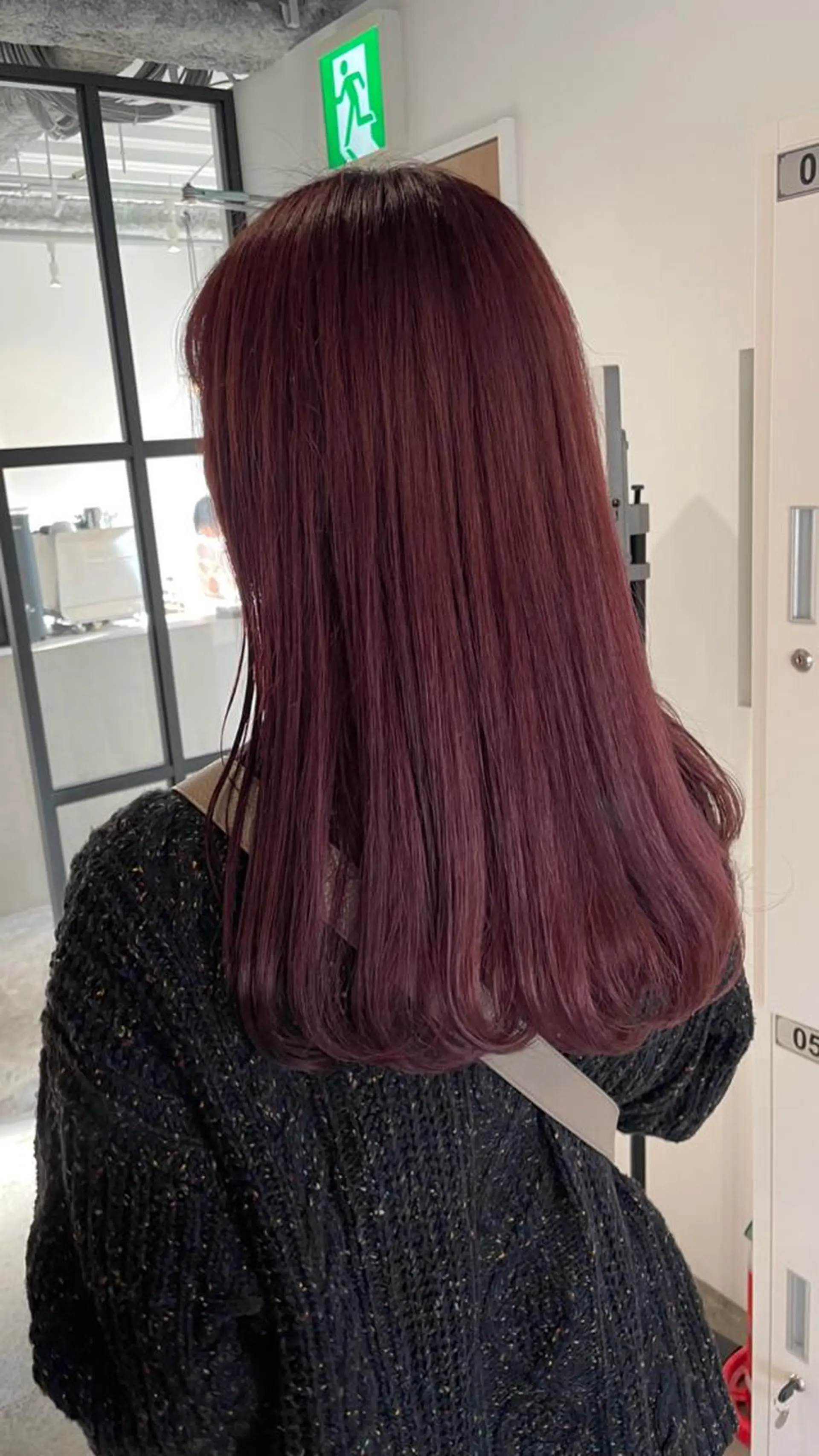 セミロング カラー ブリーチ ボルドーカラー ヘアカラー Takuma Suzuki中目黒のヘアスタイル