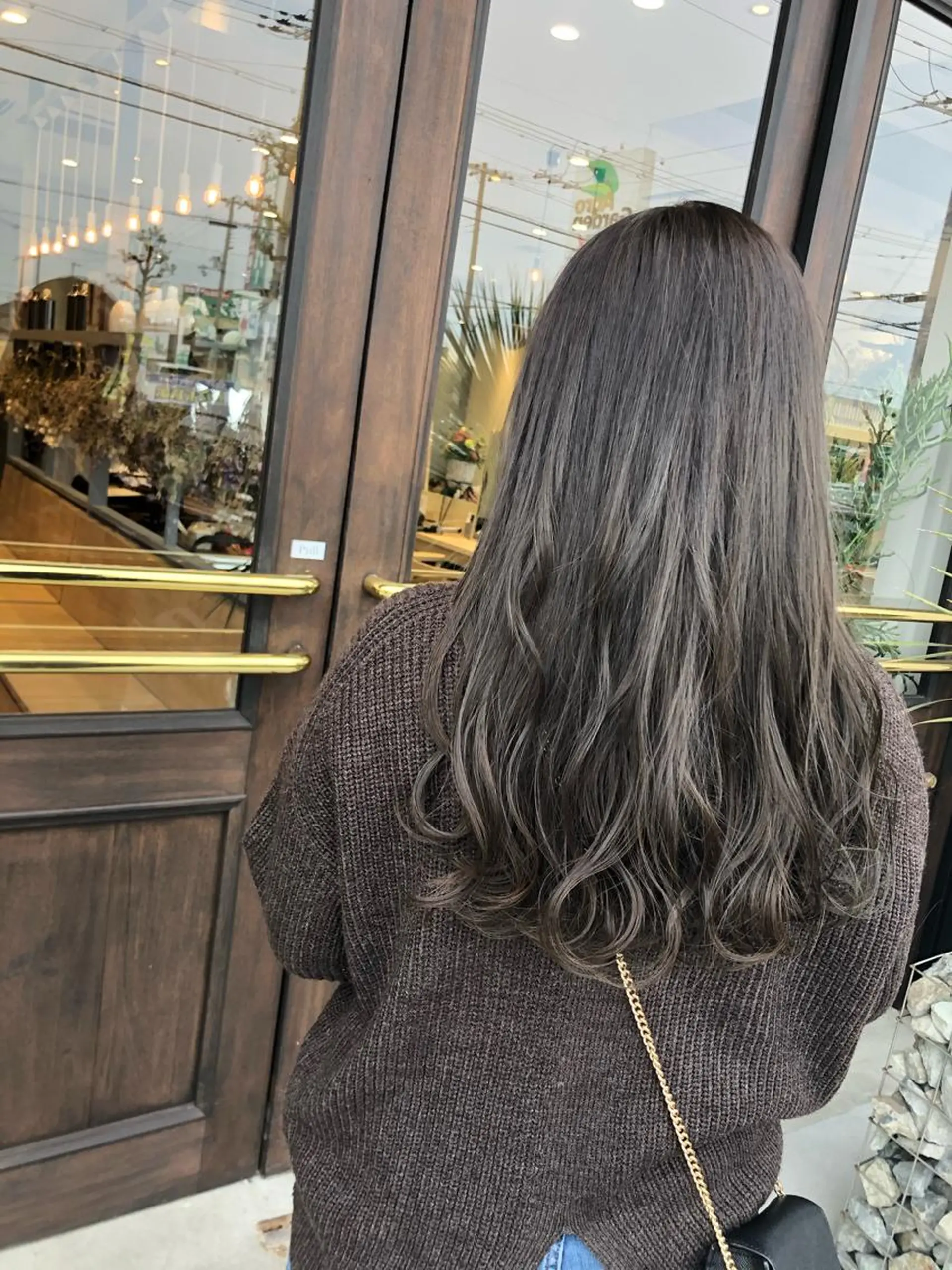 カラー グレージュ ヘアーサロングラッド所属・三村 桜生のヘアスタイル