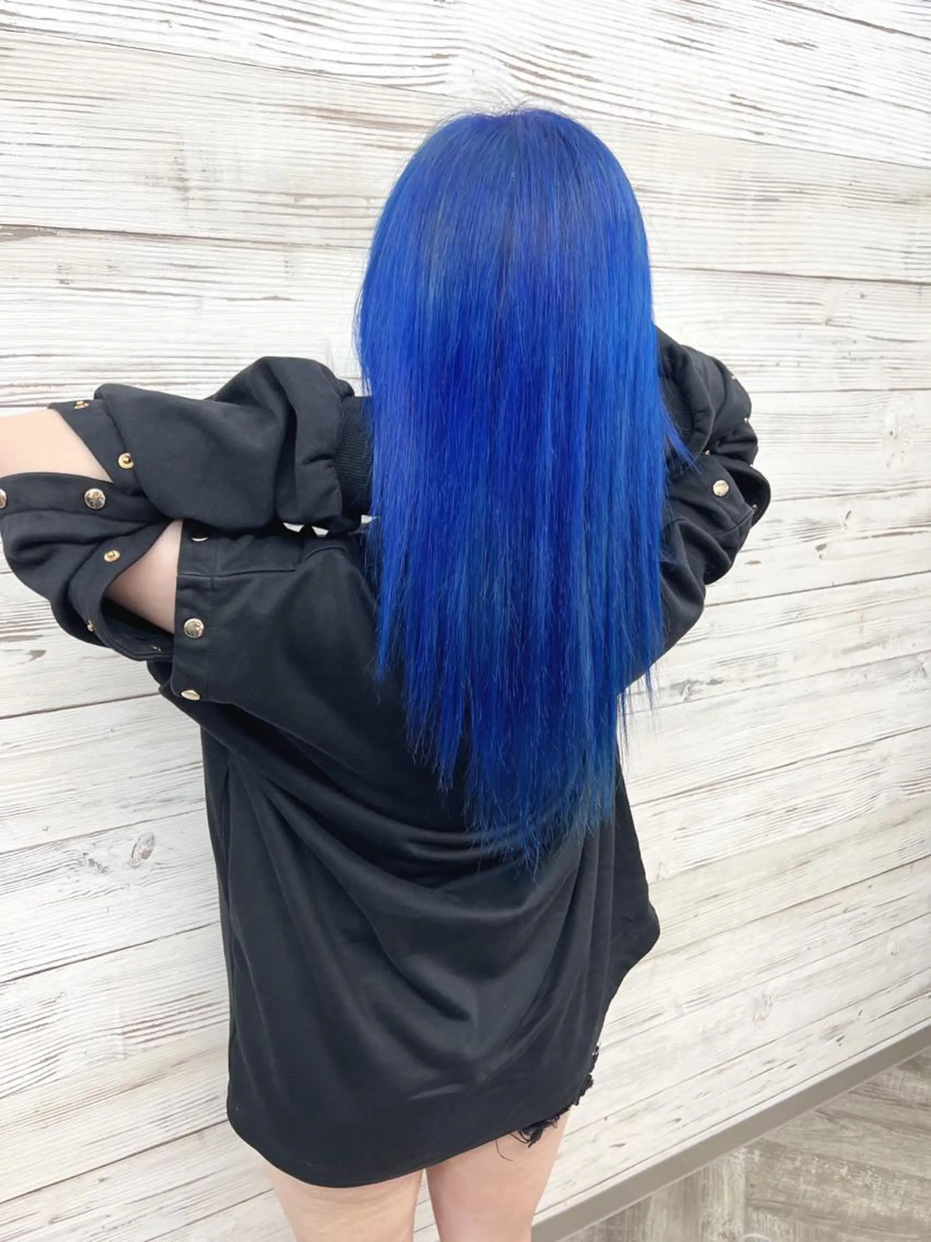 セミロング カラー ヘアアレンジ ブリーチ ブルーカラー ヘアカラー トリートメント 枝毛カット＆髪質改善 満足NO.1岡しゃんのヘアスタイル