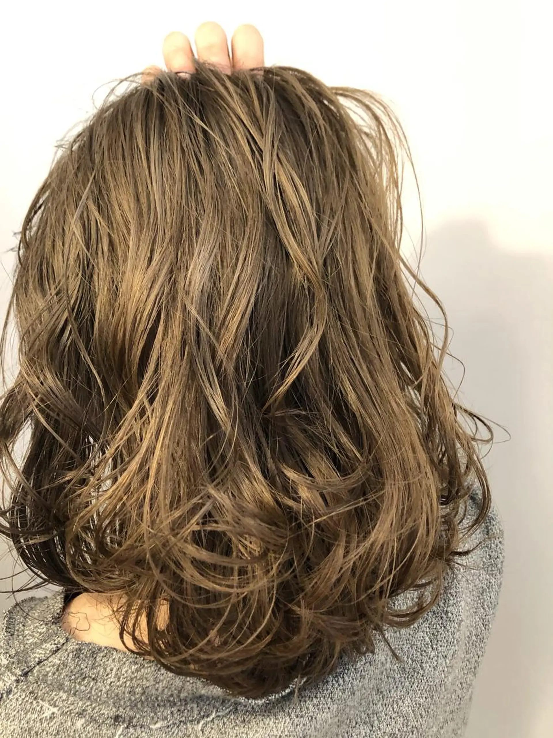 ミディアム カラー 岡田 拓也のヘアスタイル