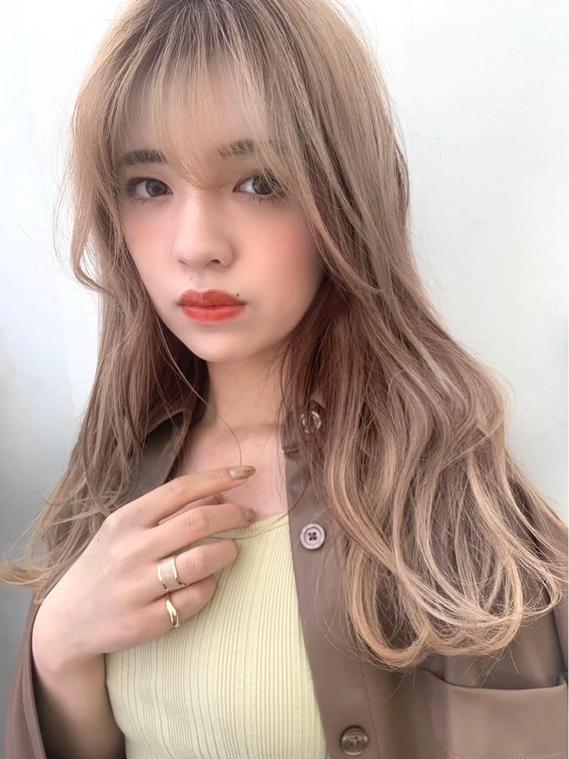 カラー レイヤーカット、 大人可愛い　中村美羅のヘアスタイル