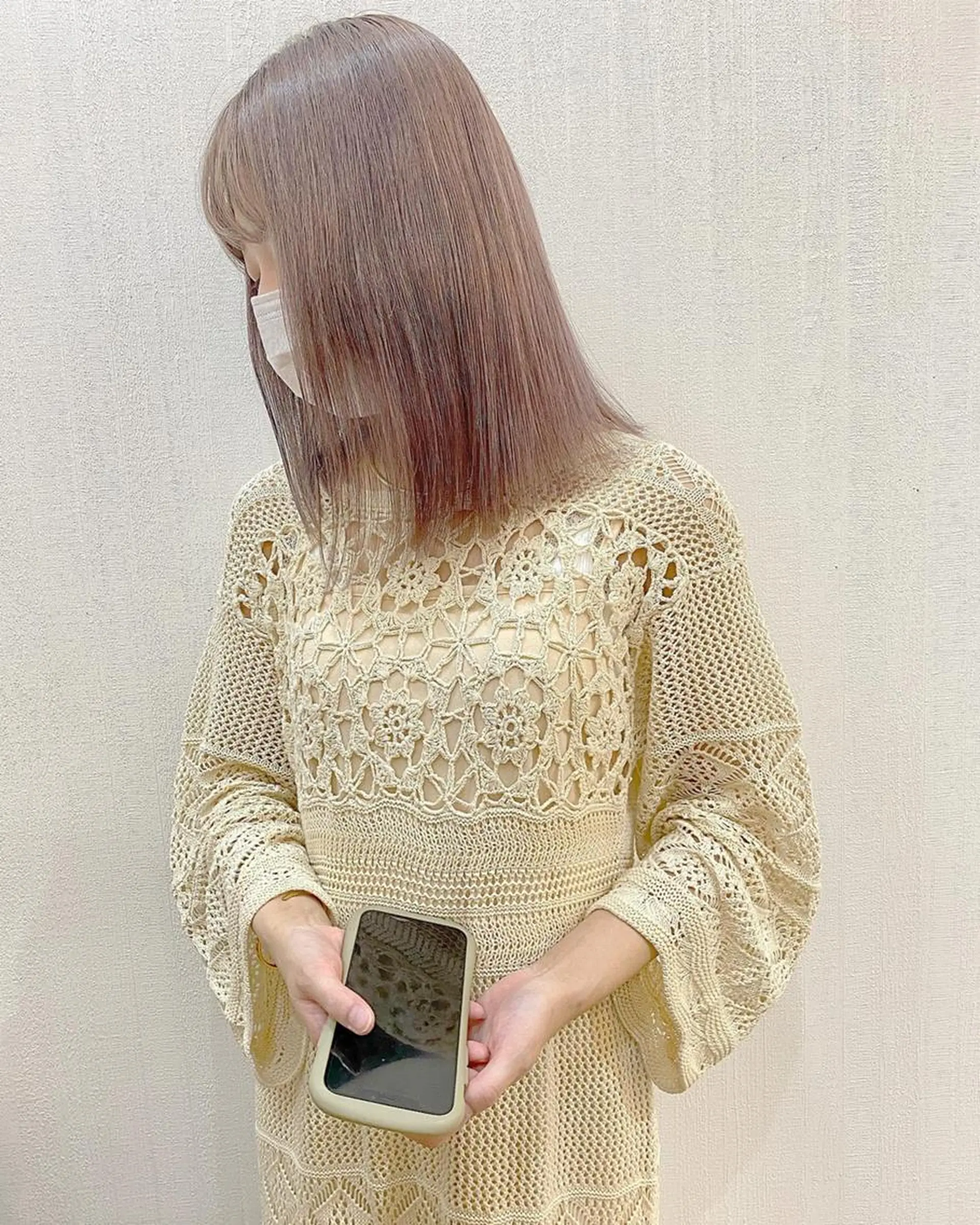 ロング アッシュ ラベンダーベージュ 外国人風カラー ハイライト レイヤーカット 横浜ブリーチムラ直し ハイトーン/ブリーチのヘアスタイル