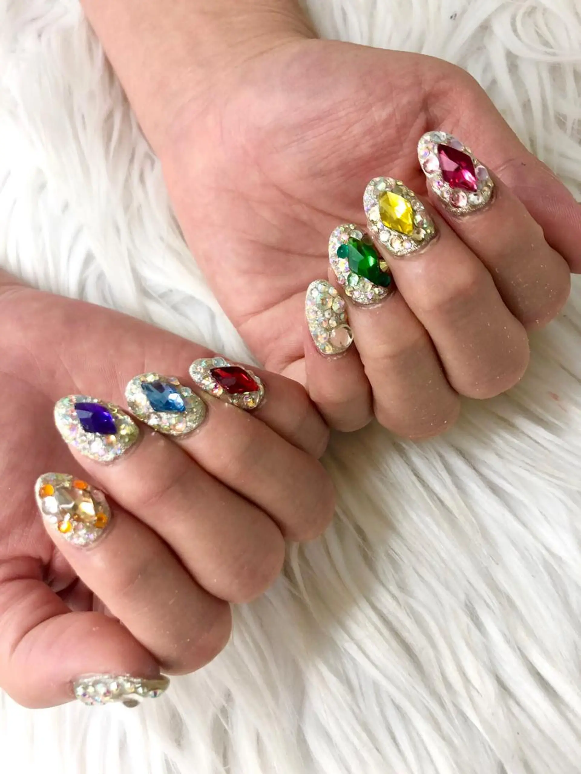 ネイル MADIA藤沢所属・MADIA MEGUのネイルデザイン