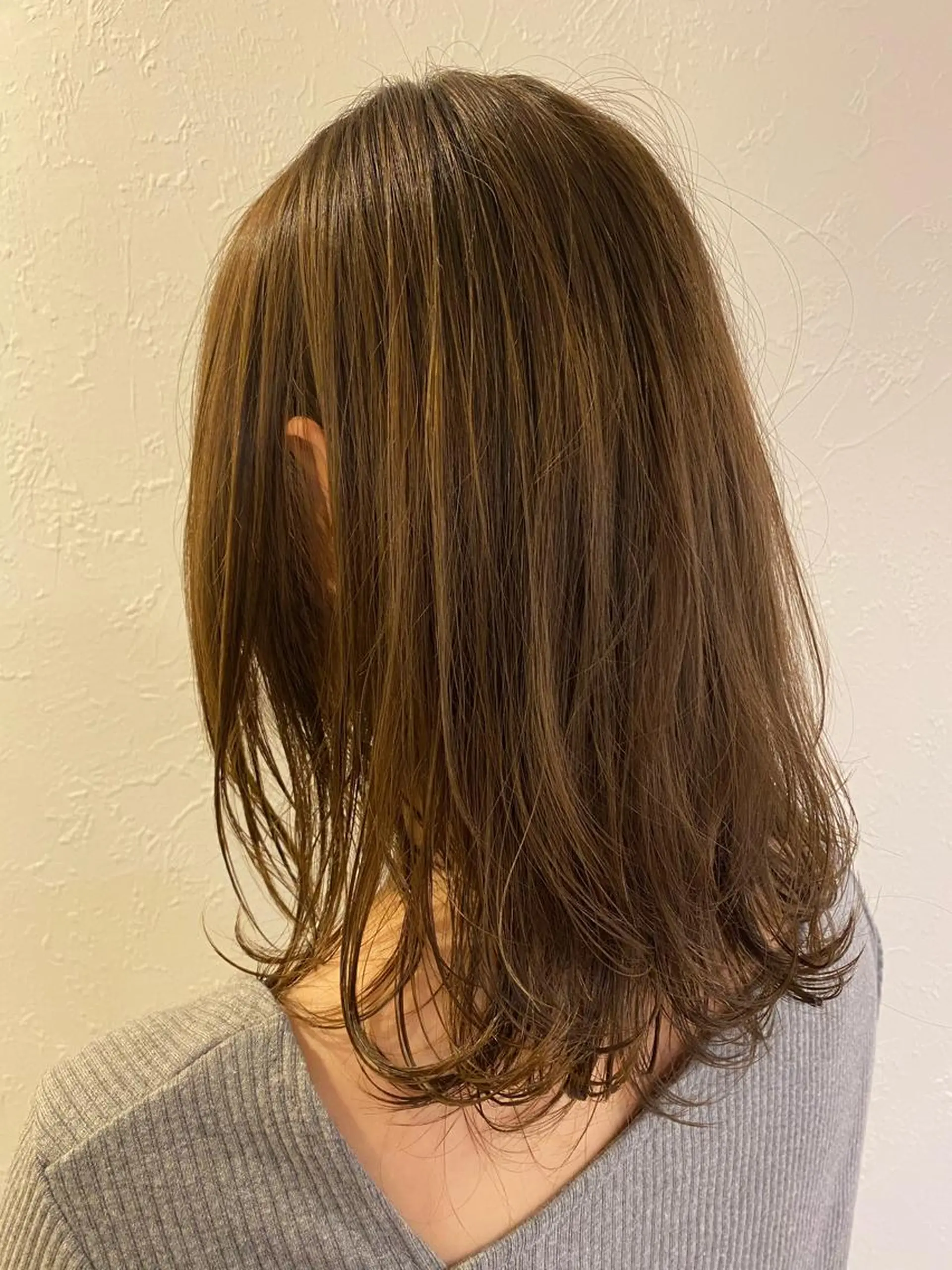 セミロング カラー m ā l o. マァロのヘアスタイル