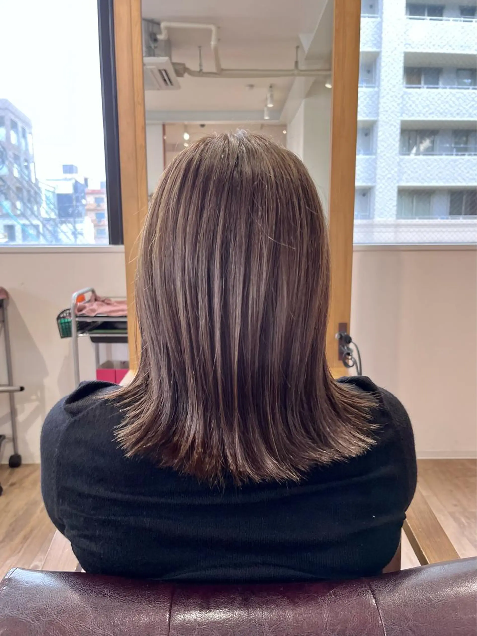 ミディアム カラー ブリーチ グレージュ ハイライトカラー ハイライト 髪質改善 ヘアカラー KIZU 髪質改善 オカルト怪談のヘアスタイル