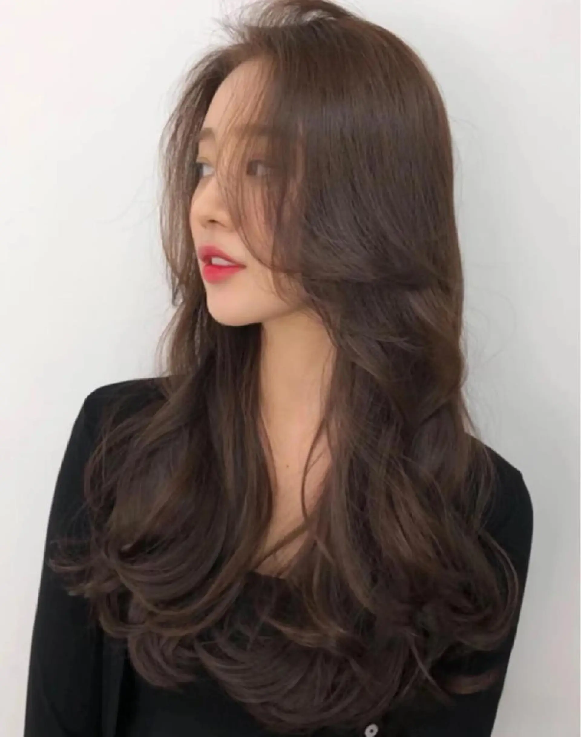 セミロング カラー ベージュカラー ブリーチ イヤリングカラー 韓国風カラー ブリーチなしカラー カット ヘアカラー トリートメント 鈴木 一貴のヘアスタイル