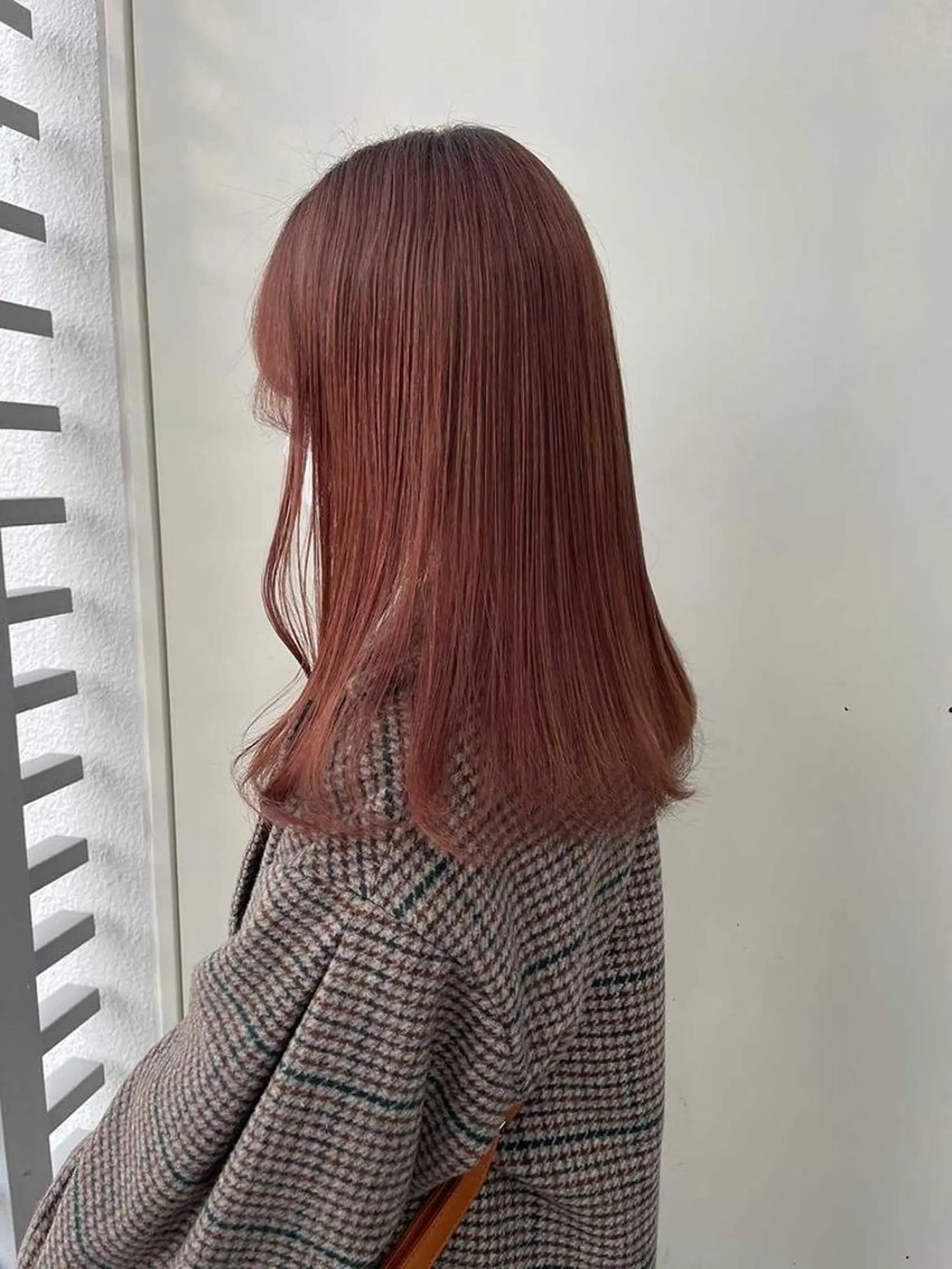 セミロング カラー ヘアカラー 韓国🇰🇷レイヤー 映える顔周り🩷のヘアスタイル