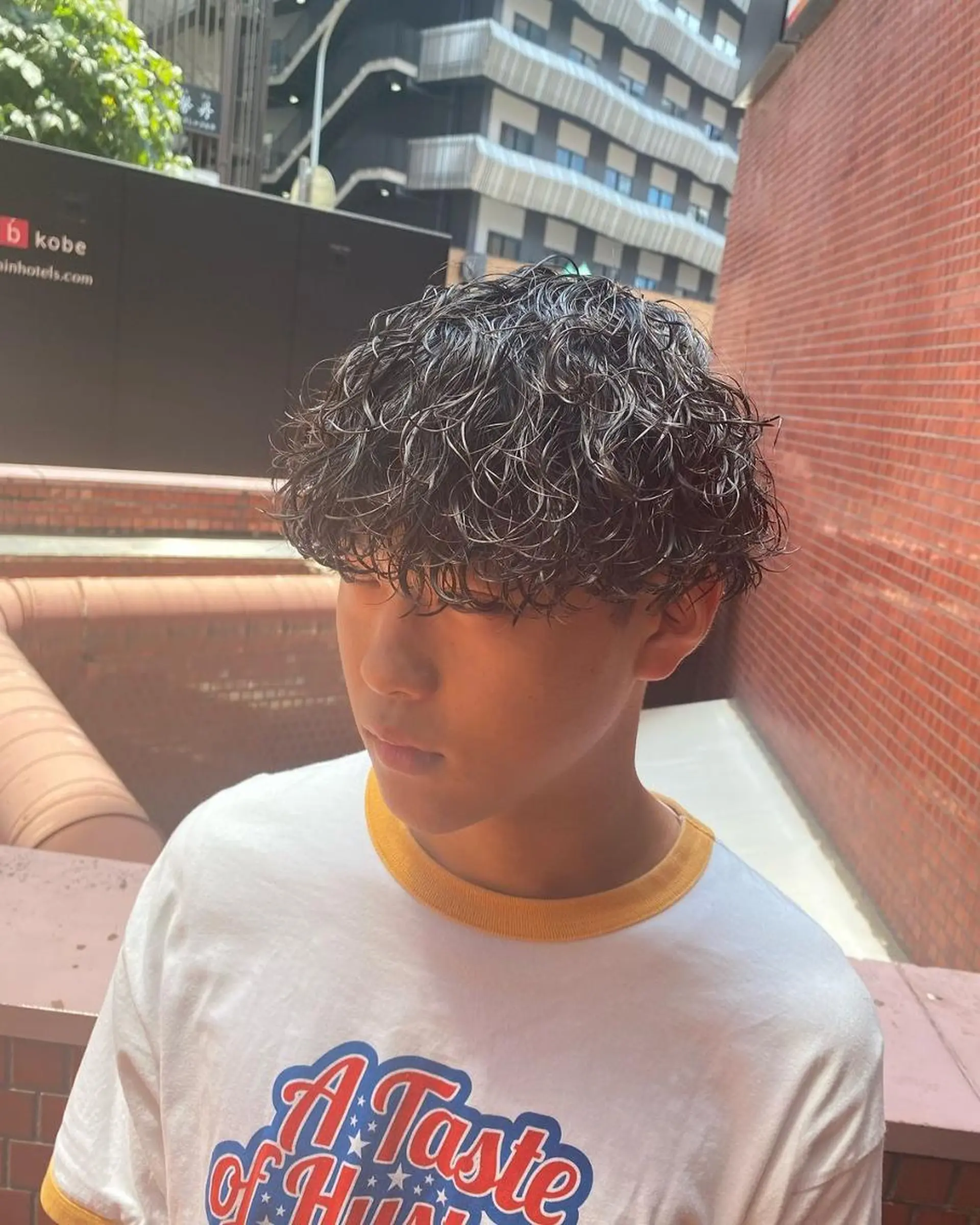 三ノ宮フェザーパーマ 蕃本 啓利のヘアスタイル