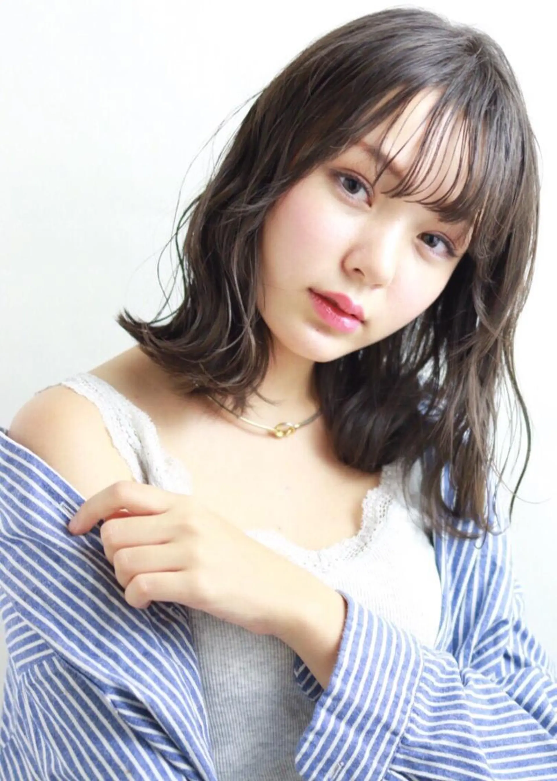 ミディアム やまだ まいのヘアスタイル