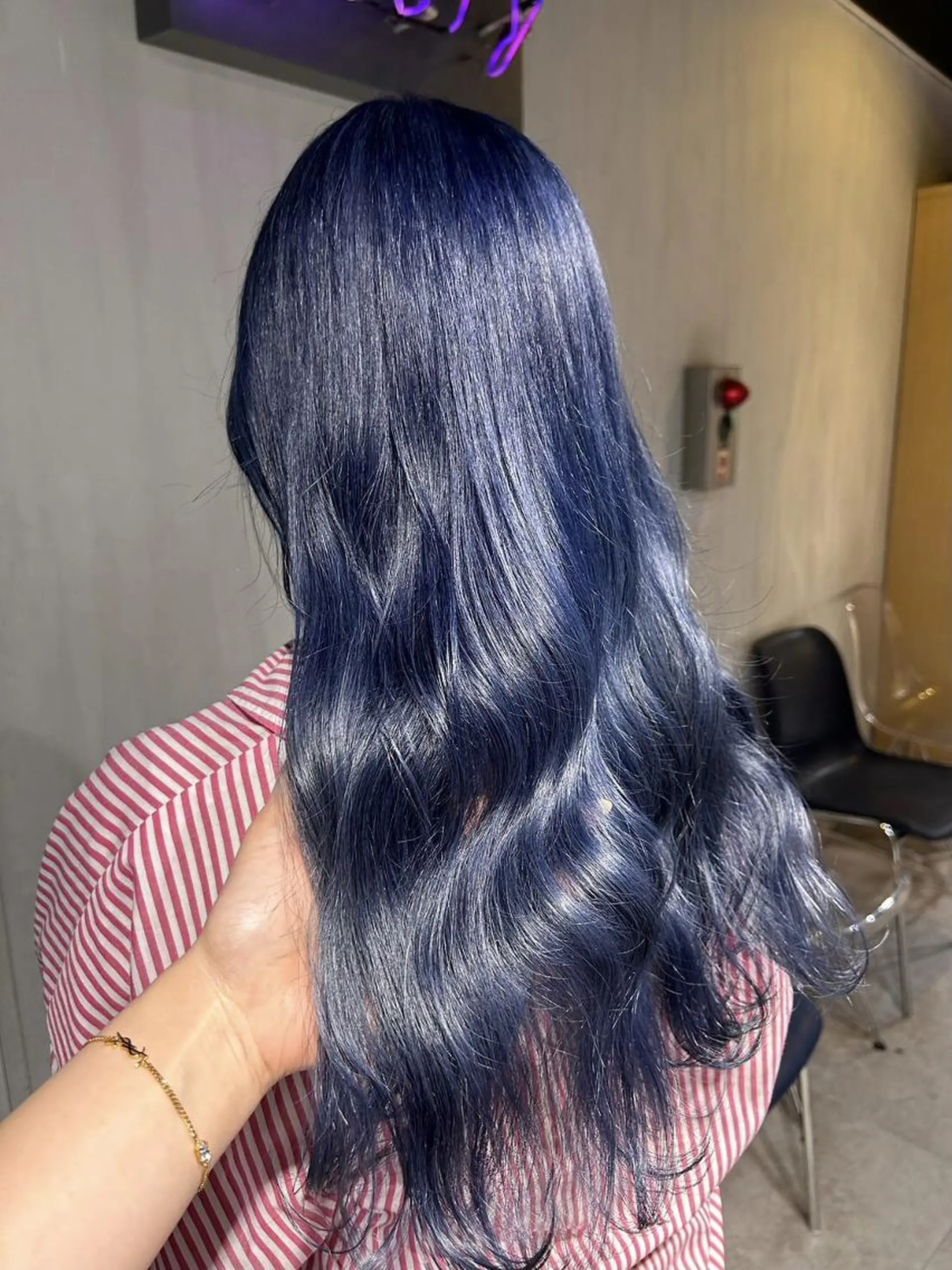 ミディアム ベージュ・グレー ジュ達人KOJIROのヘアスタイル