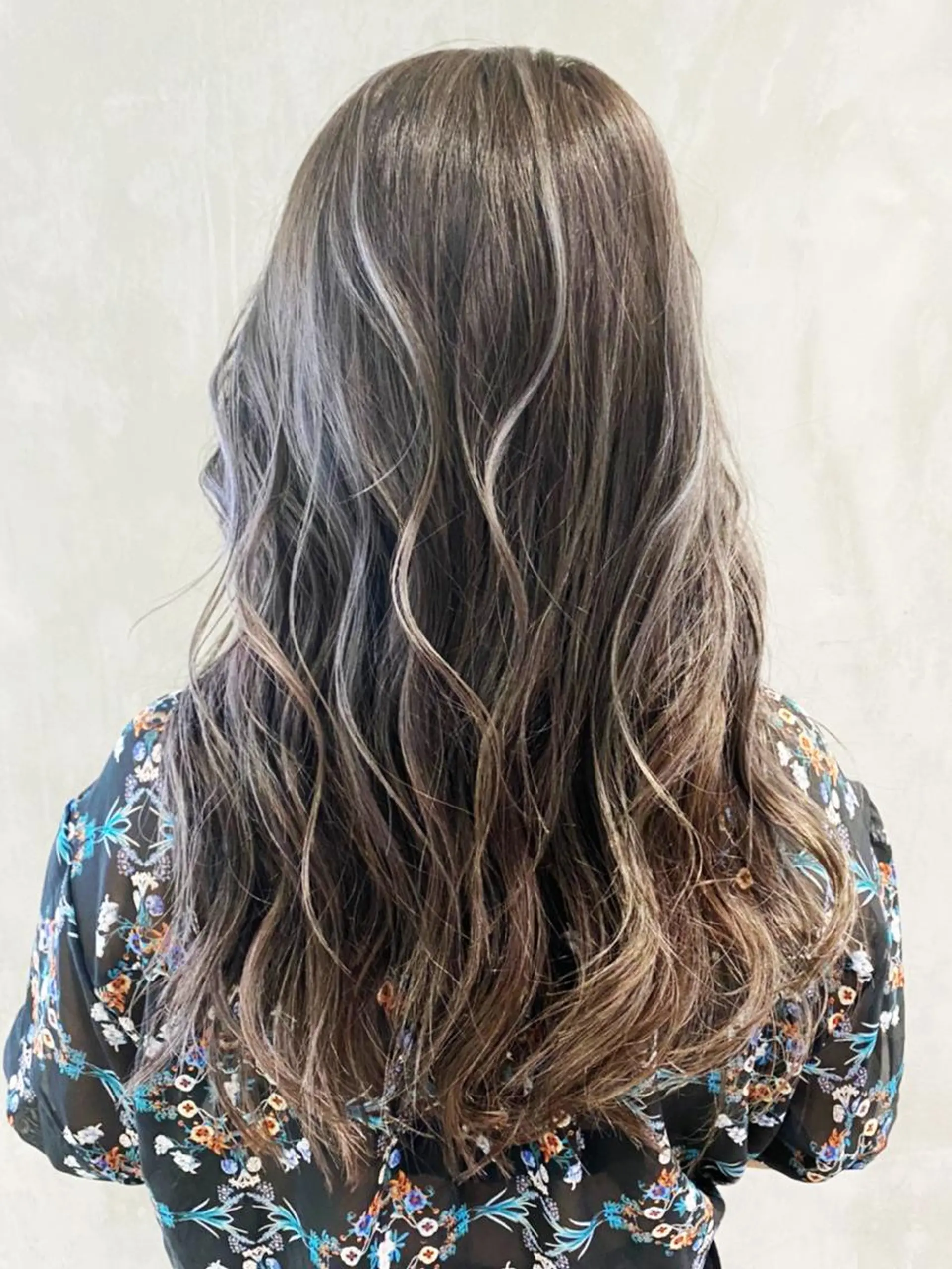 ロング カラー パーマ ヘアアレンジ グレージュ ハイライトカラー ハイライト ITbyALBUM 中野店のヘアスタイル