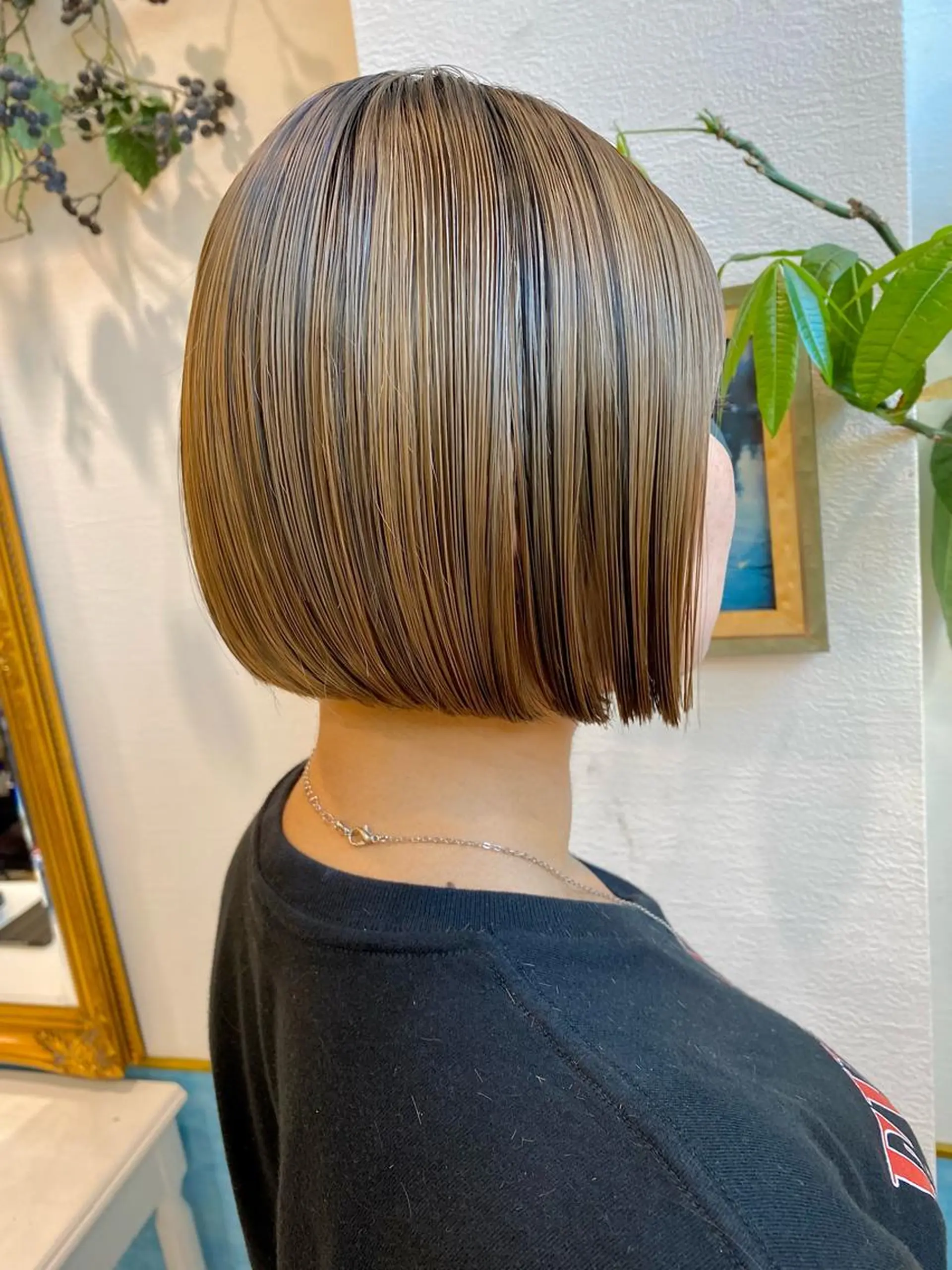 ショート カラー カット ヘアカラー トリートメント 顔周り/ブリーチなし /縮毛矯正🫧伊勢のヘアスタイル