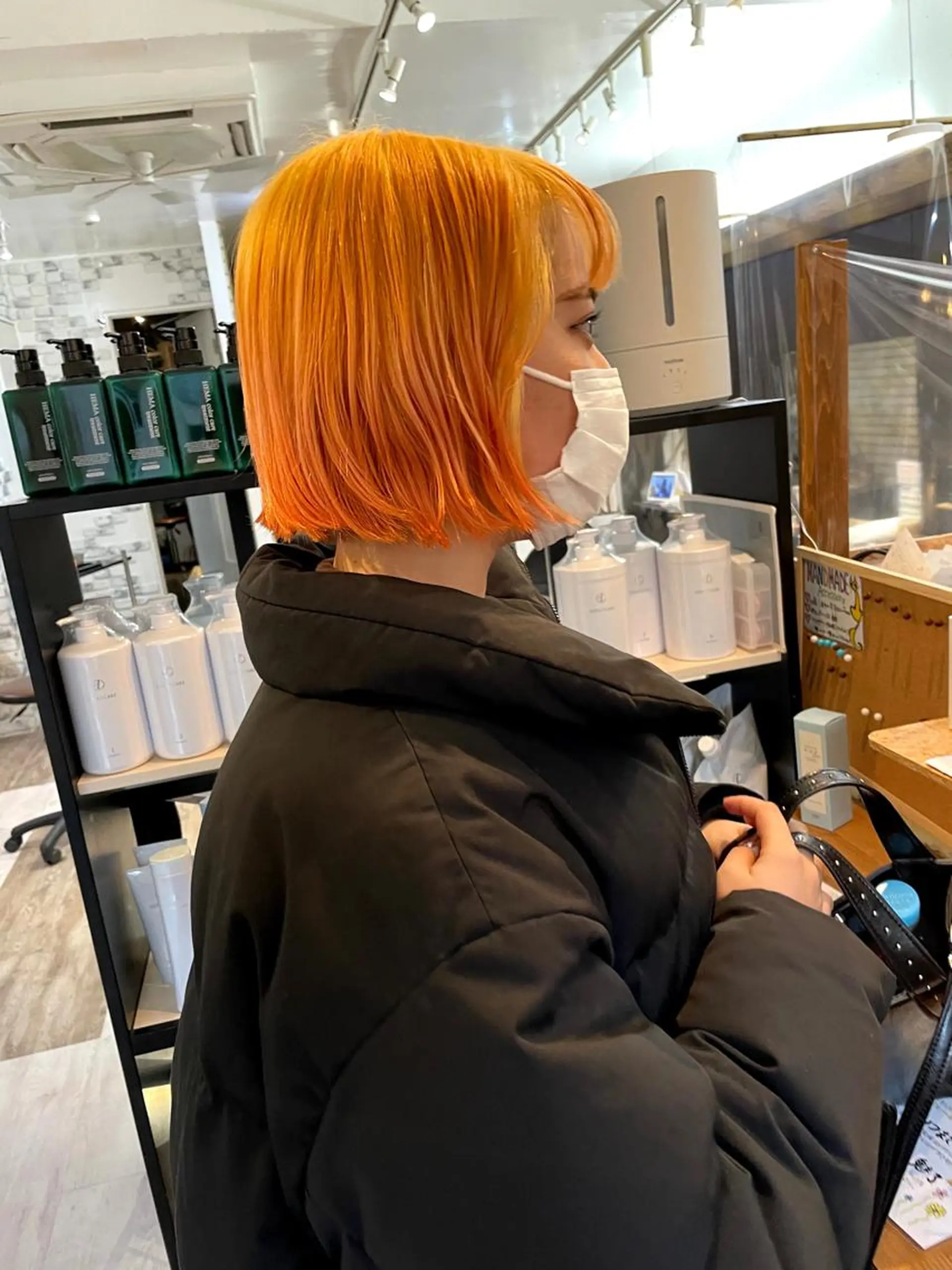 ミディアム カラー 切りっぱなしボブ グラデーションカラー オレンジ ボブ ヘアカラー ヘッドスパ 正分 真美のヘアスタイル