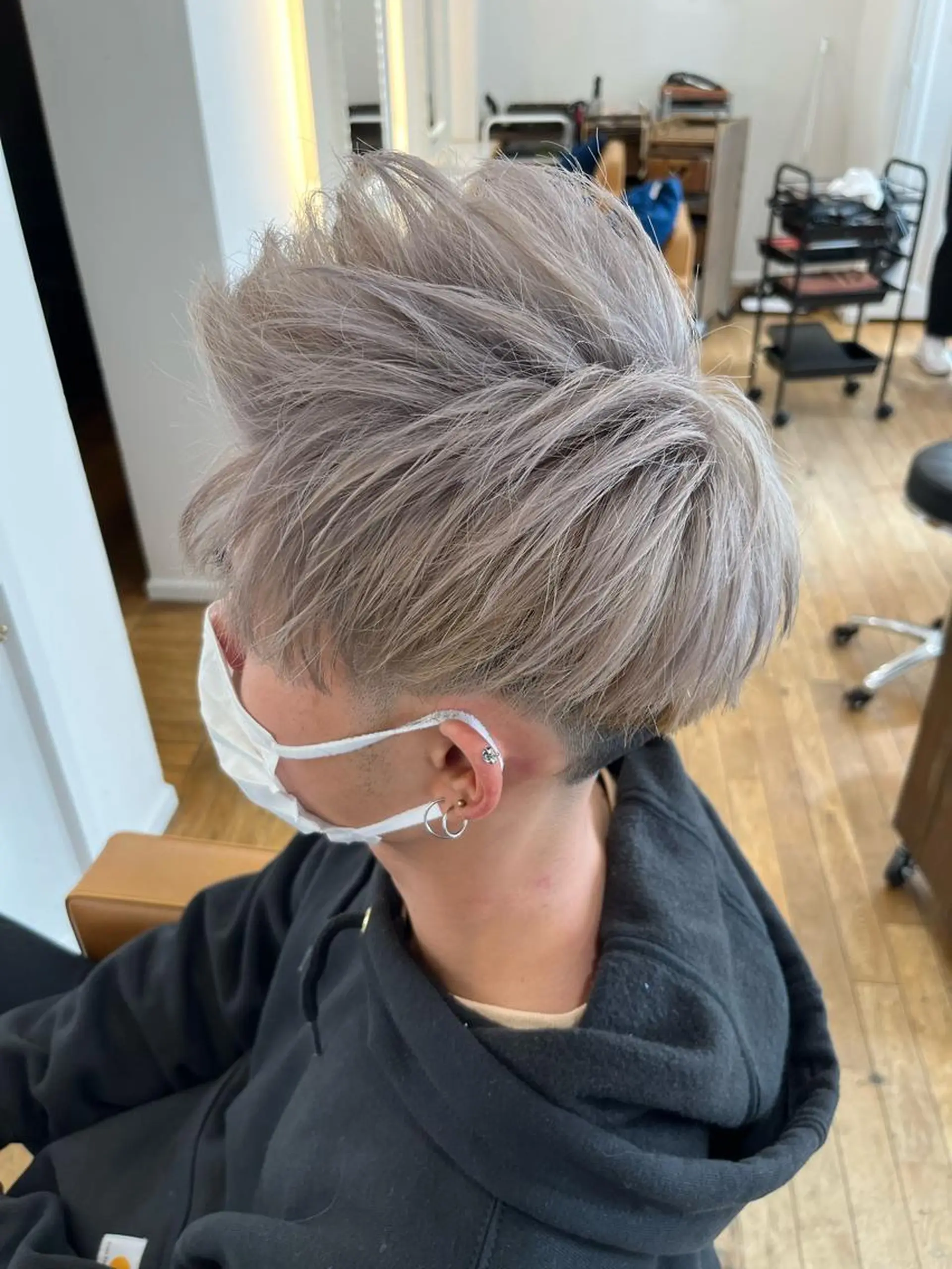 カラー メンズ ダブルカラー シルバー カット ヘアカラー 🇨🇦海外美容師 FUMA🇨🇦のヘアスタイル