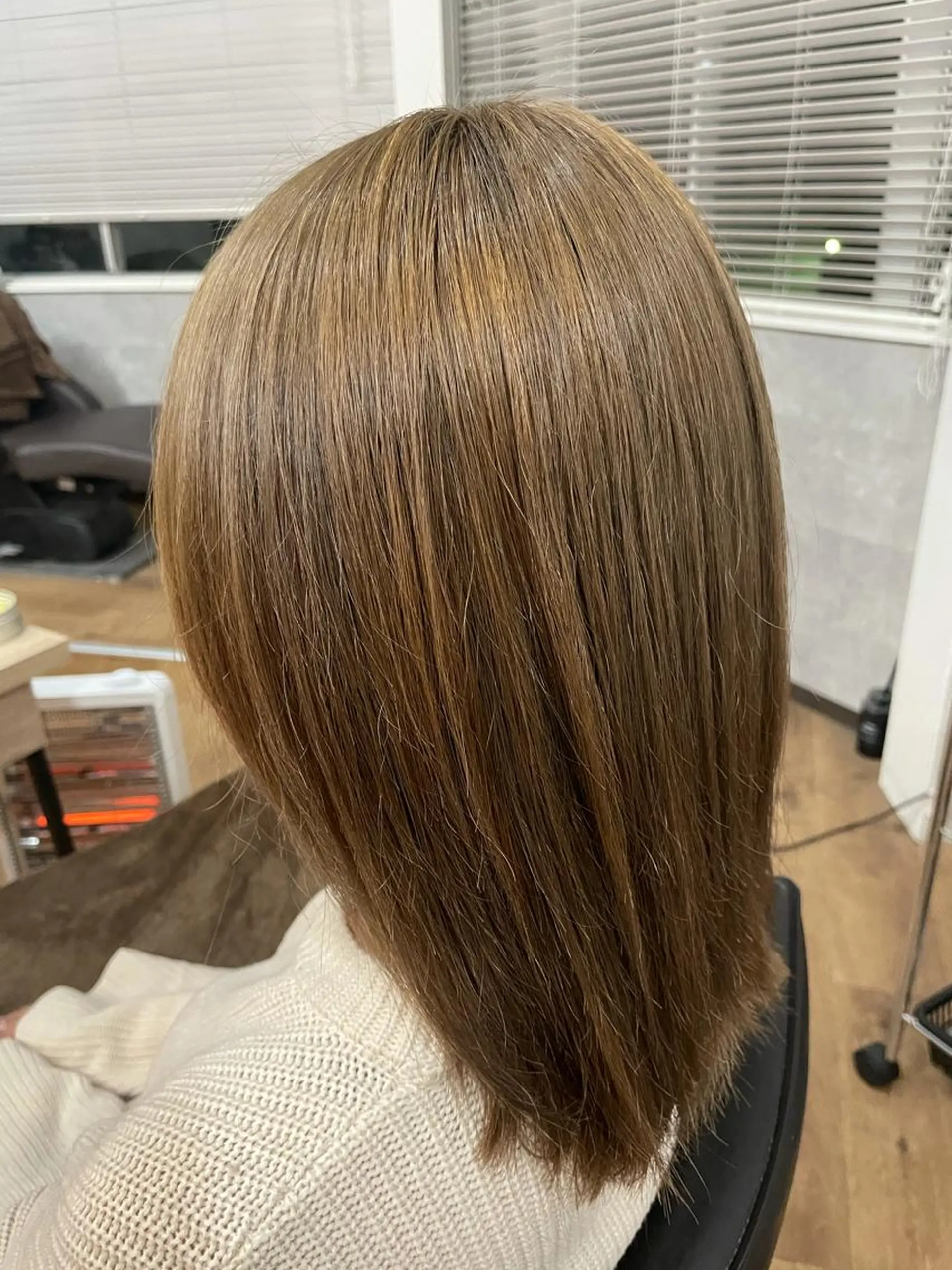 セミロング ハイライト SALOWIN心斎橋Suite店所属・ブリーチ毛にもできる 縮毛矯正|鷹司郎のヘアスタイル