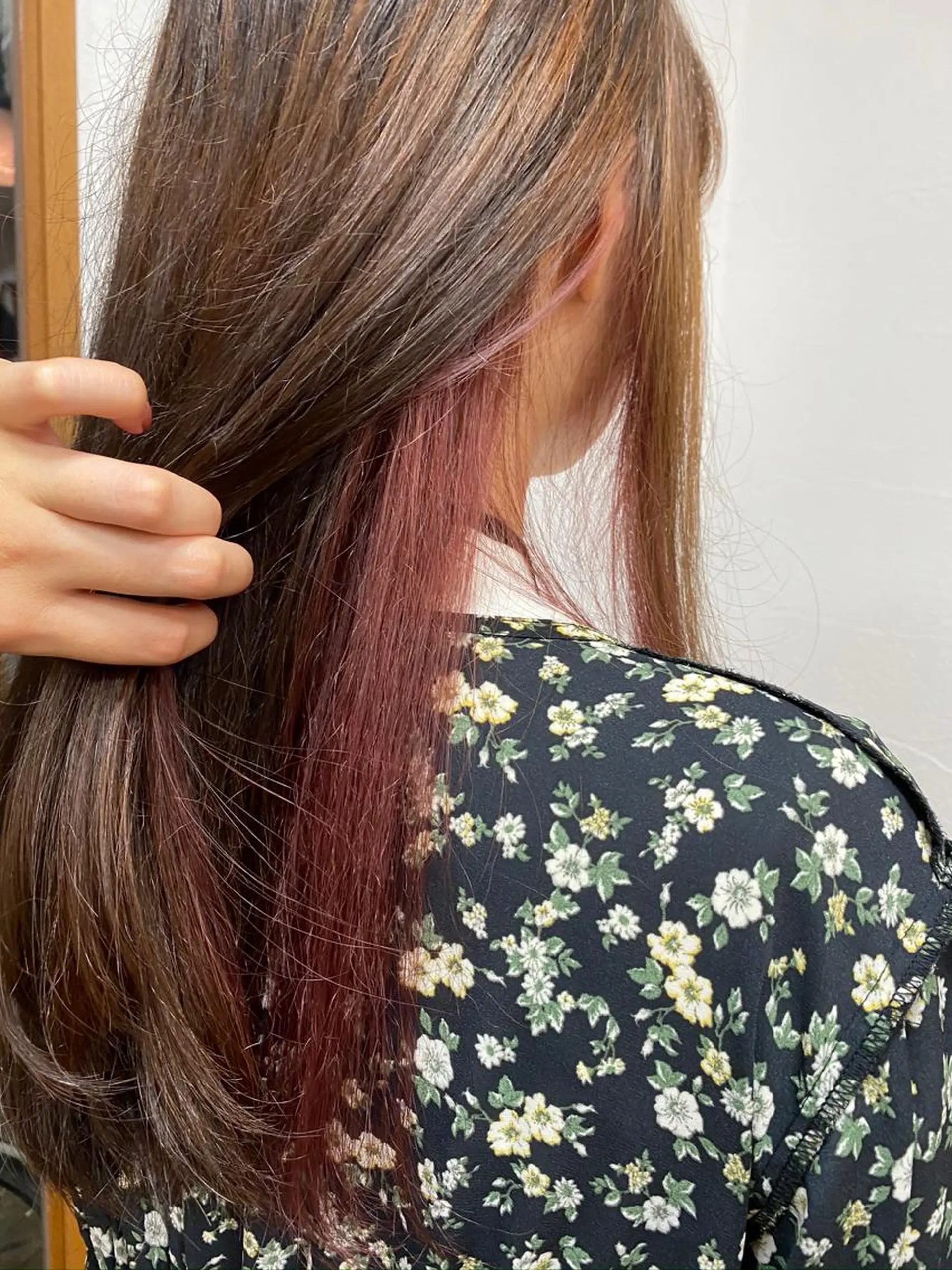 ロング カラー 安澤 彩奈のヘアスタイル