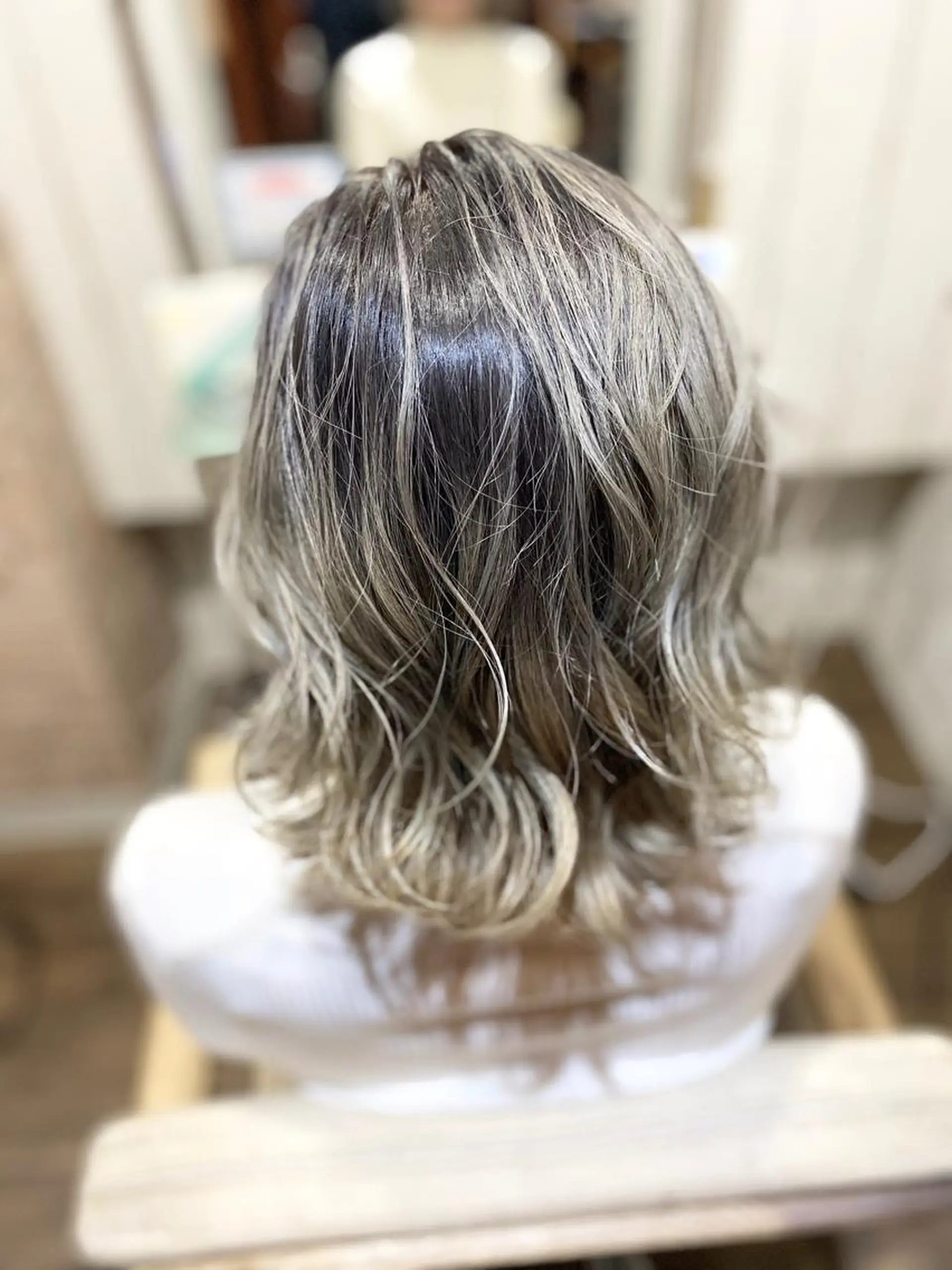 ミディアム カラー パーマ ヘアアレンジ アッシュ バレイヤージュ ベージュカラー ブリーチ 透明感カラー ヘアカラー トリートメント RecheRche【池袋】所属・👑指名率No.1 👑坂口飛翔のヘアスタイル