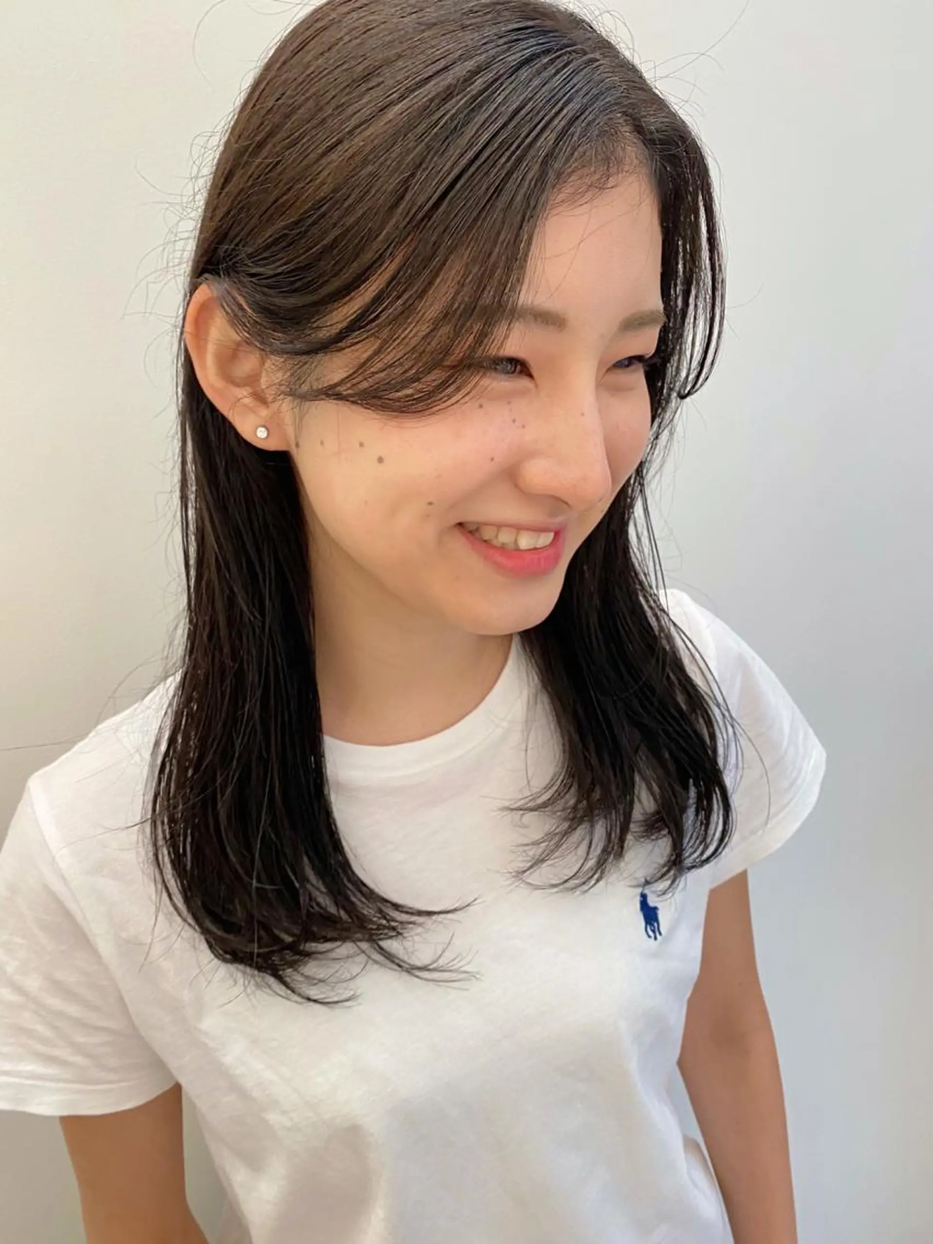 セミロング 伸ばしかけ ota miyuuのヘアスタイル