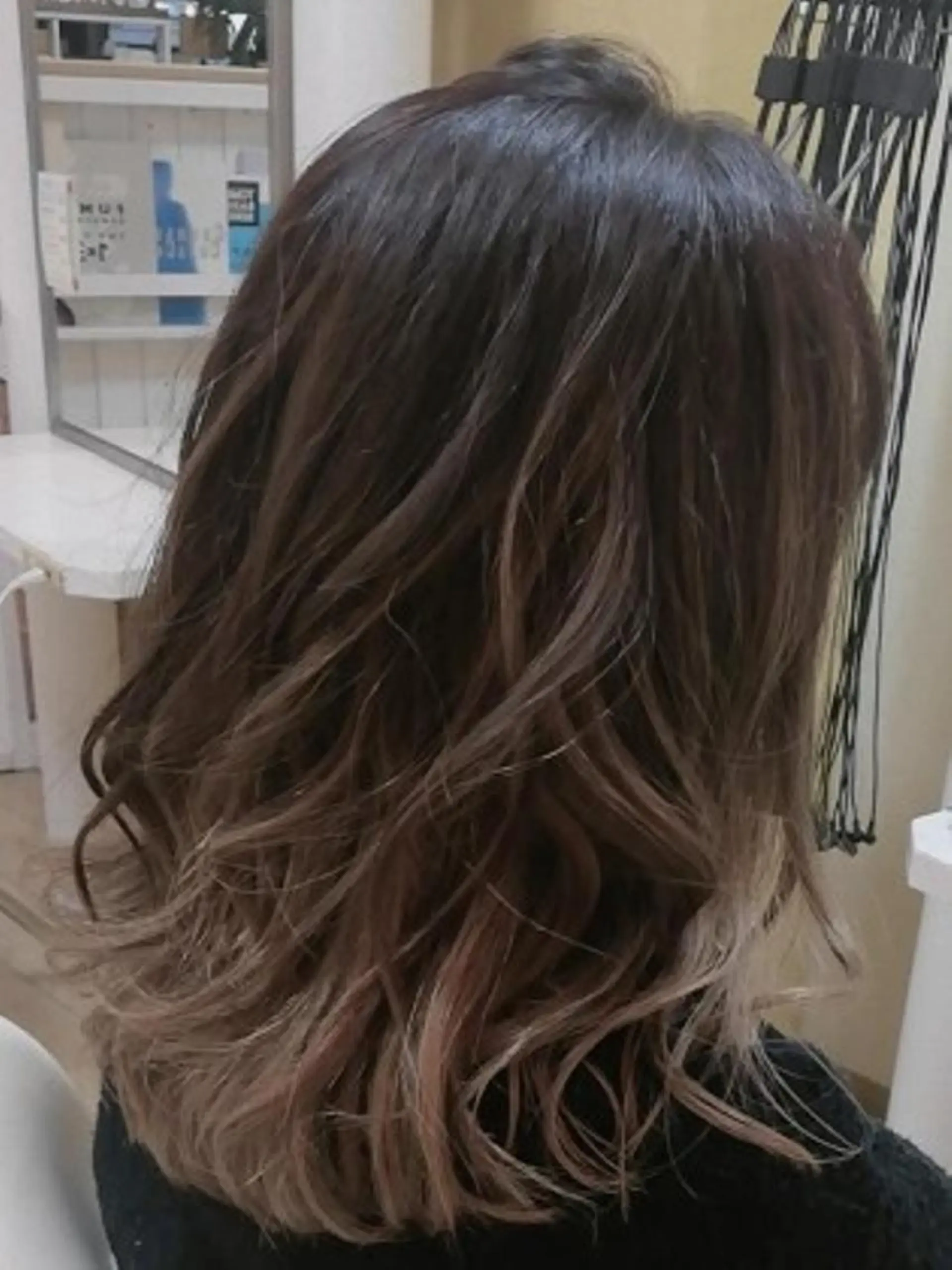 ミディアム 野田 茉希のヘアスタイル