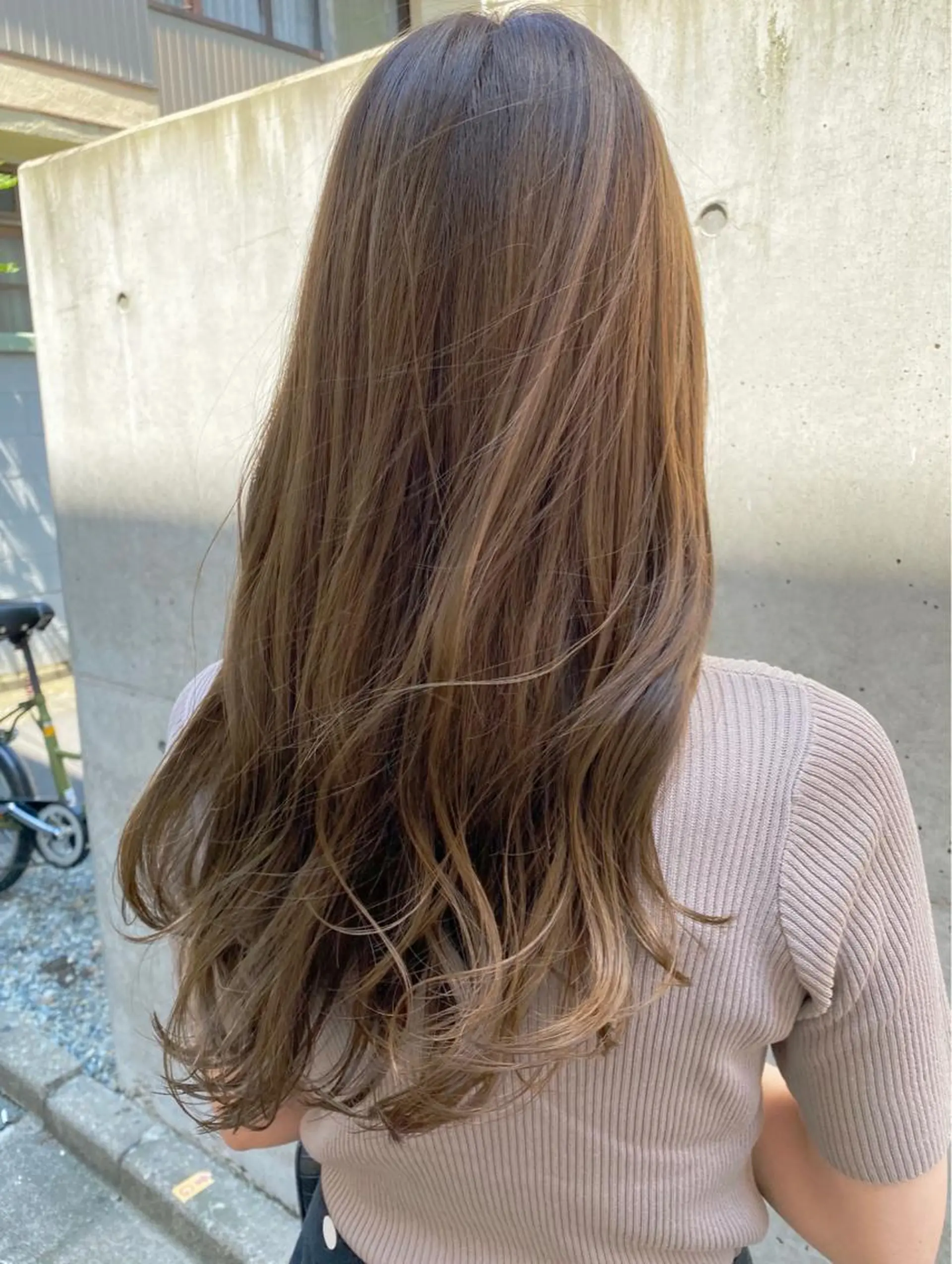 ミディアム カット ヘアカラー トリートメント レイヤーカット /透明感カラー西田のヘアスタイル