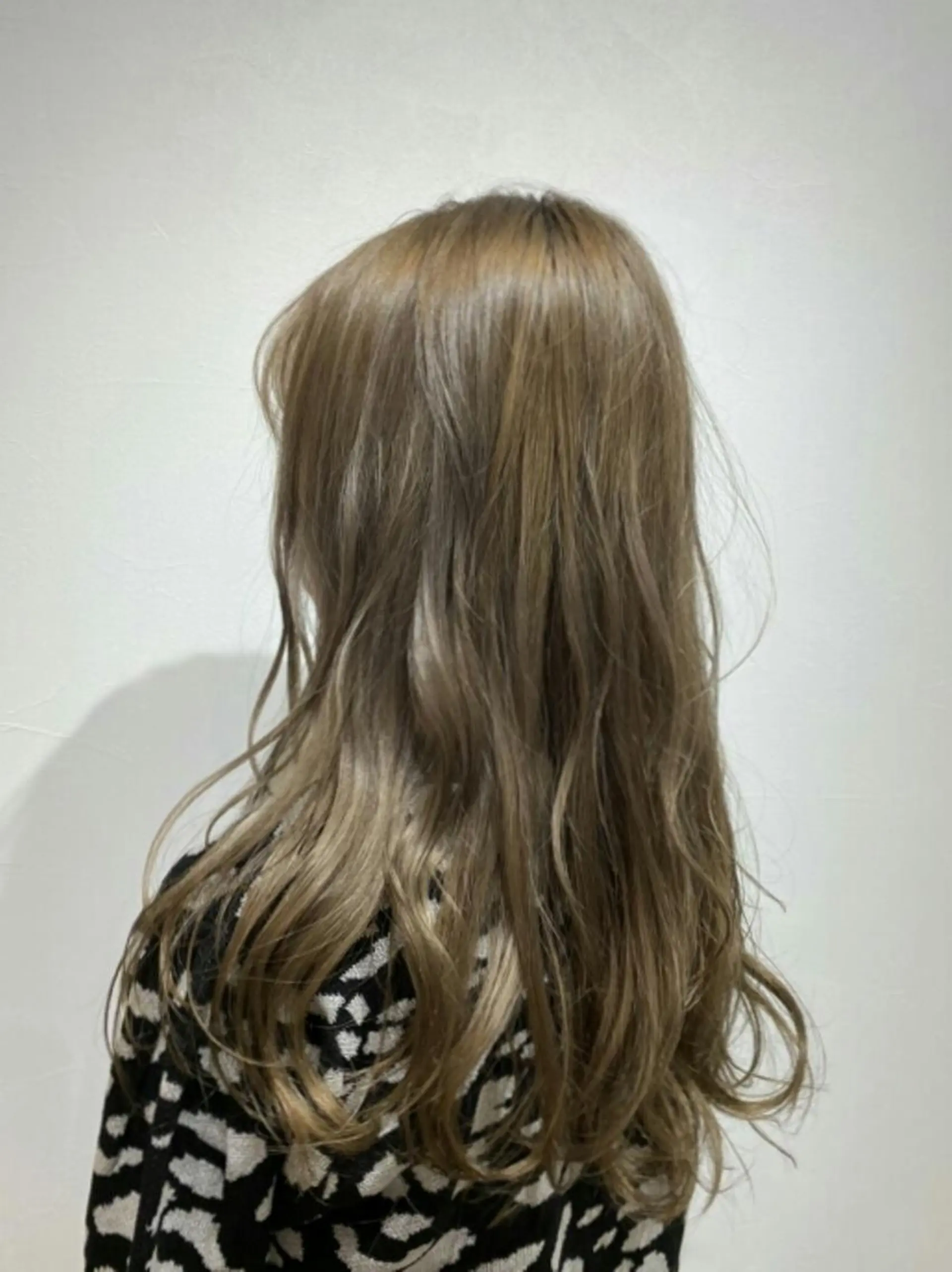 カラー ロング ベージュカラー ミルクティーベージュ ブリーチなしWカラー /酸性ストレート河本のヘアスタイル