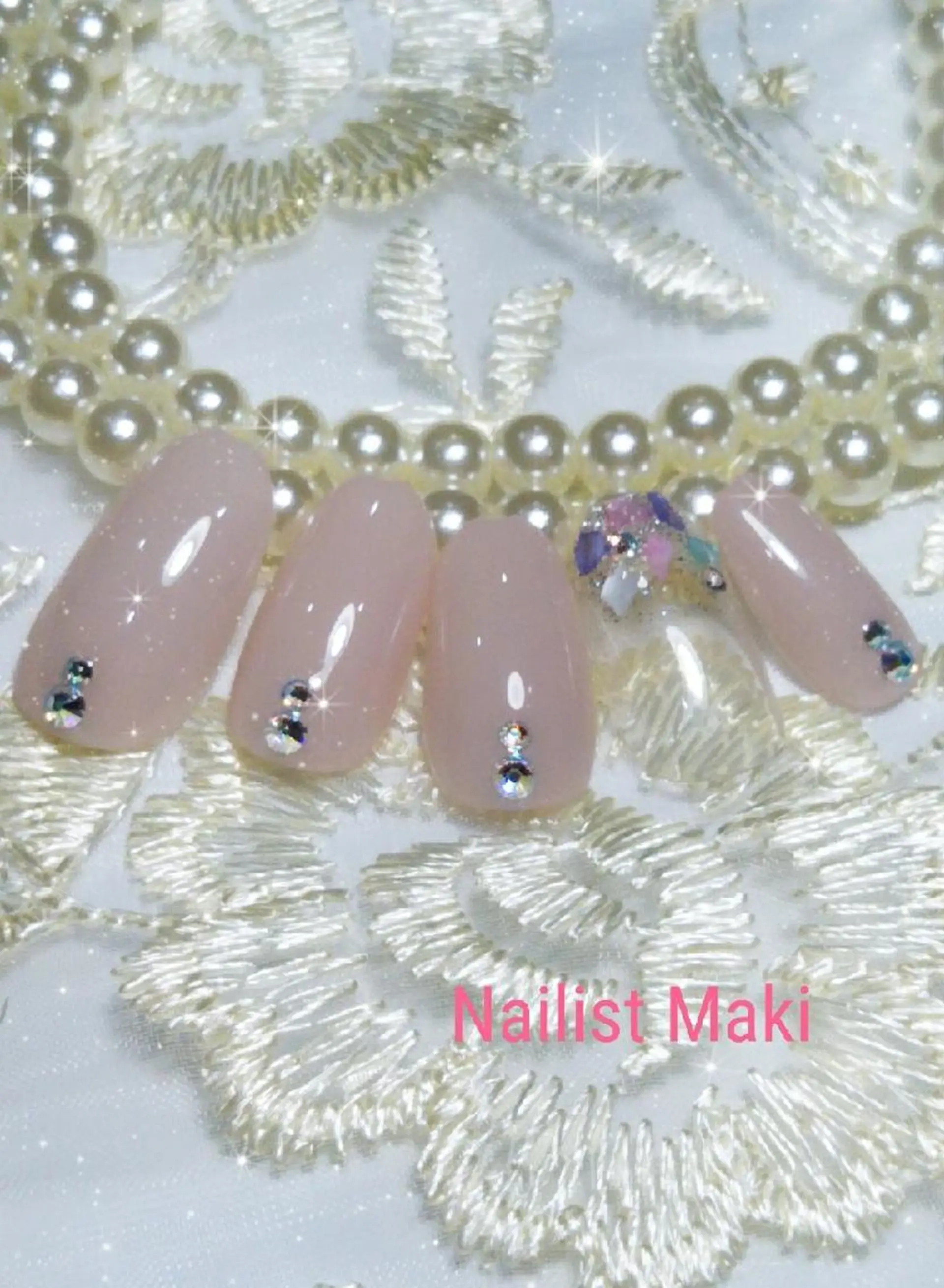 ネイル 小顔・毛穴・たるみ ネイル　似内真樹のエステ・リラクイメージ