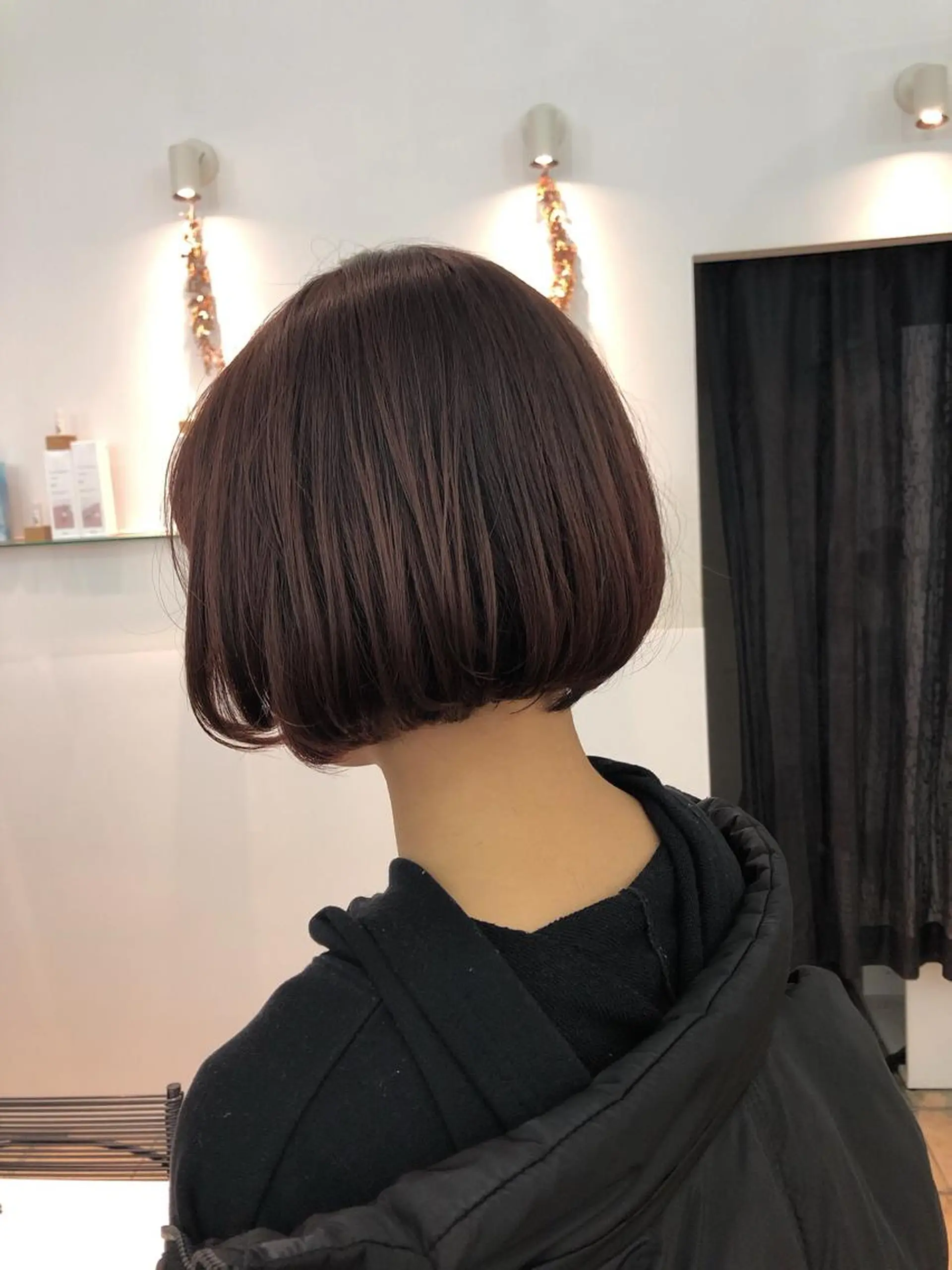 ショート カラー カシス ボブ カット ヘアカラー トリートメント 本山　くせ毛のカット 尾島光季のヘアスタイル