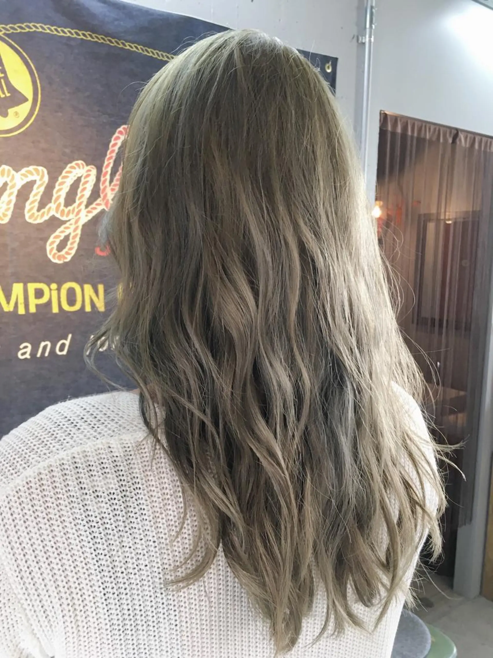 ロング カラー アッシュ アッシュブロンド ブリーチ ブロンド ホワイトアッシュ ヘアカラー トリートメント 代表 中島貴志のヘアスタイル