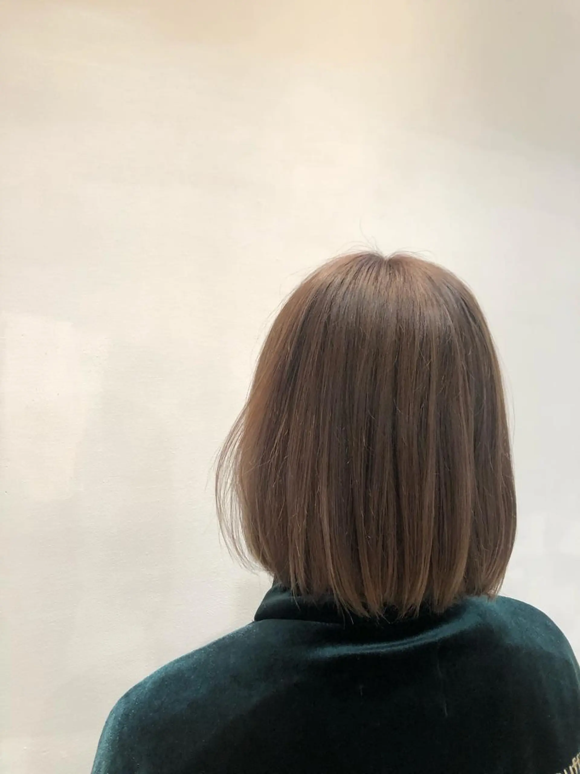 ショート カラー ブリーチ グレージュ 湯田実津希🤎 ﾐﾙｸﾃｨ専門のヘアスタイル