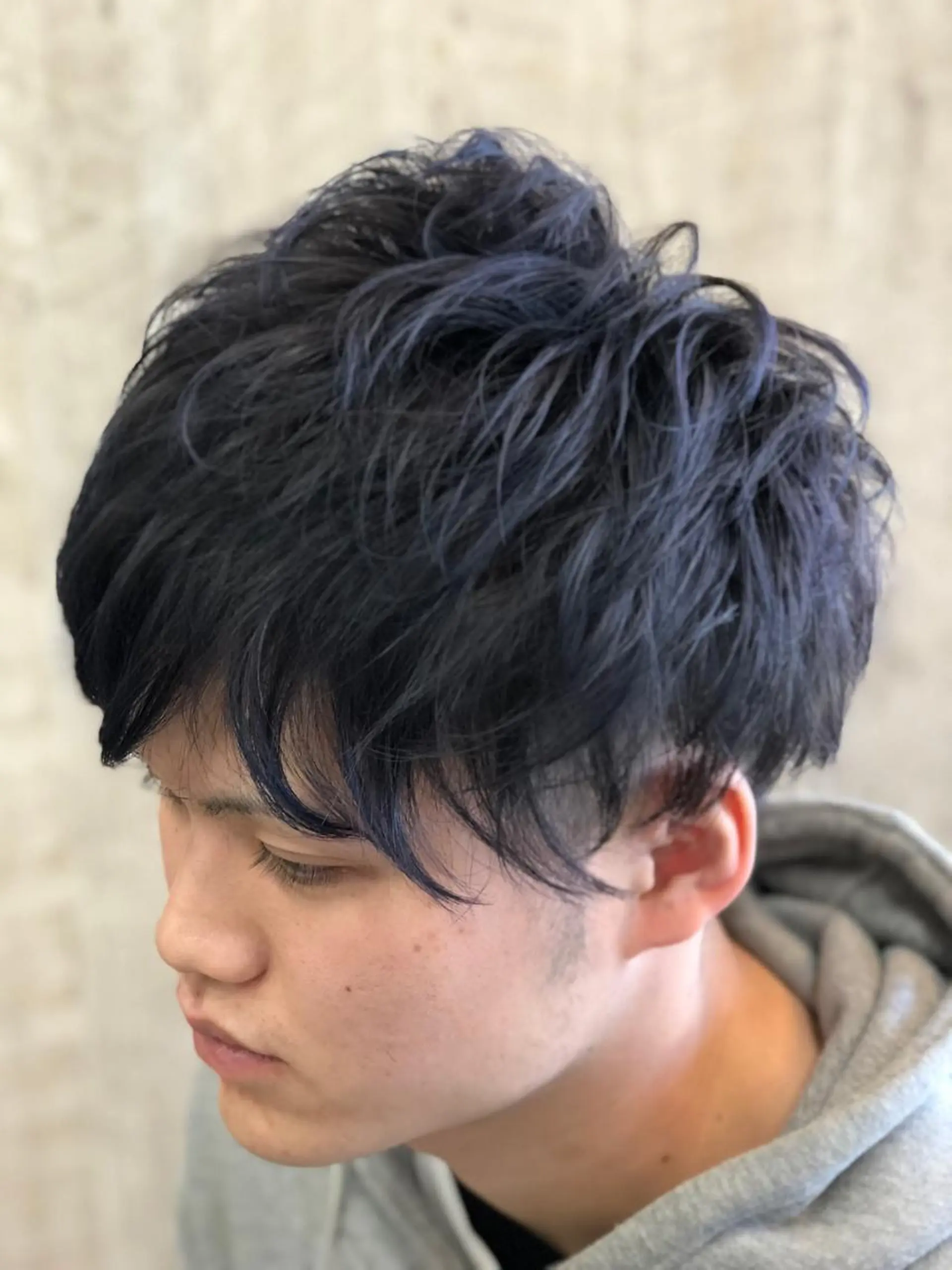 ショート カラー 黒髪 ネイビーカラー hair salon Ame(エイム)所属・熊井 達也のエステ・リラクイメージ