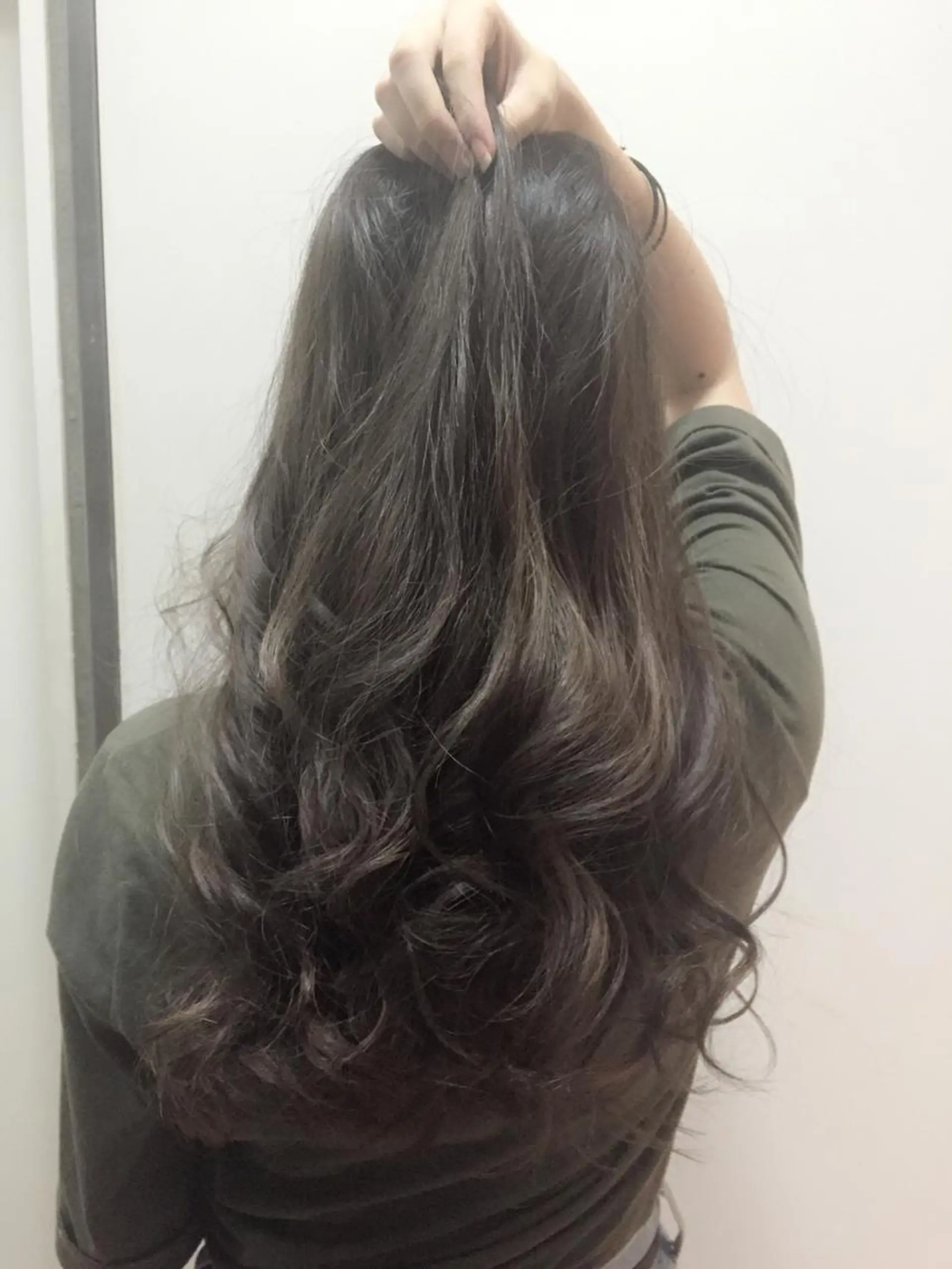 セミロング カラー アッシュ ネイビーカラー 髪質改善×大人可愛い 艶髪🫧ダイトのヘアスタイル