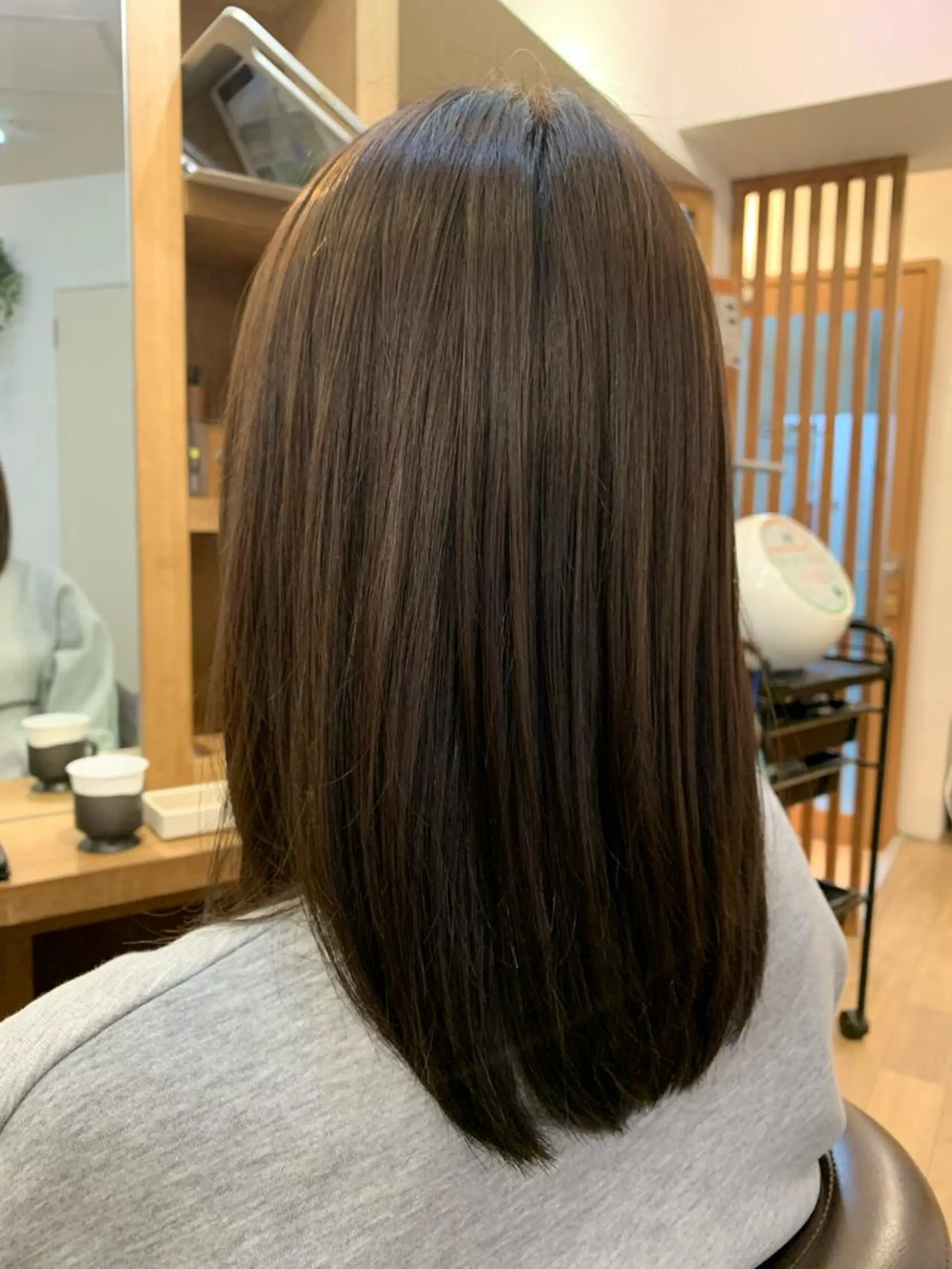 セミロング カラー エンドウ　ミノリ🤎 /半個室/レイヤーのヘアスタイル