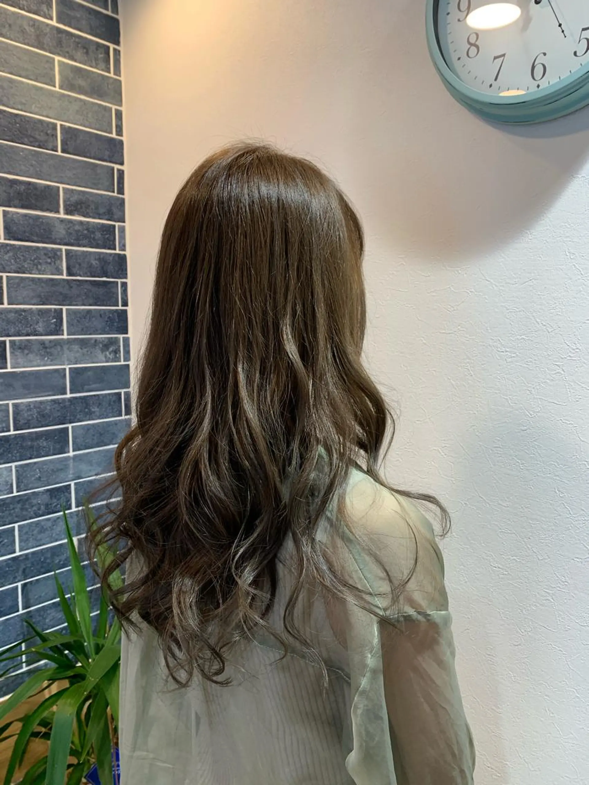 ロング カラー ベージュカラー ハイライトカラー バイオレットカラー ハイライト 川野 賢のヘアスタイル