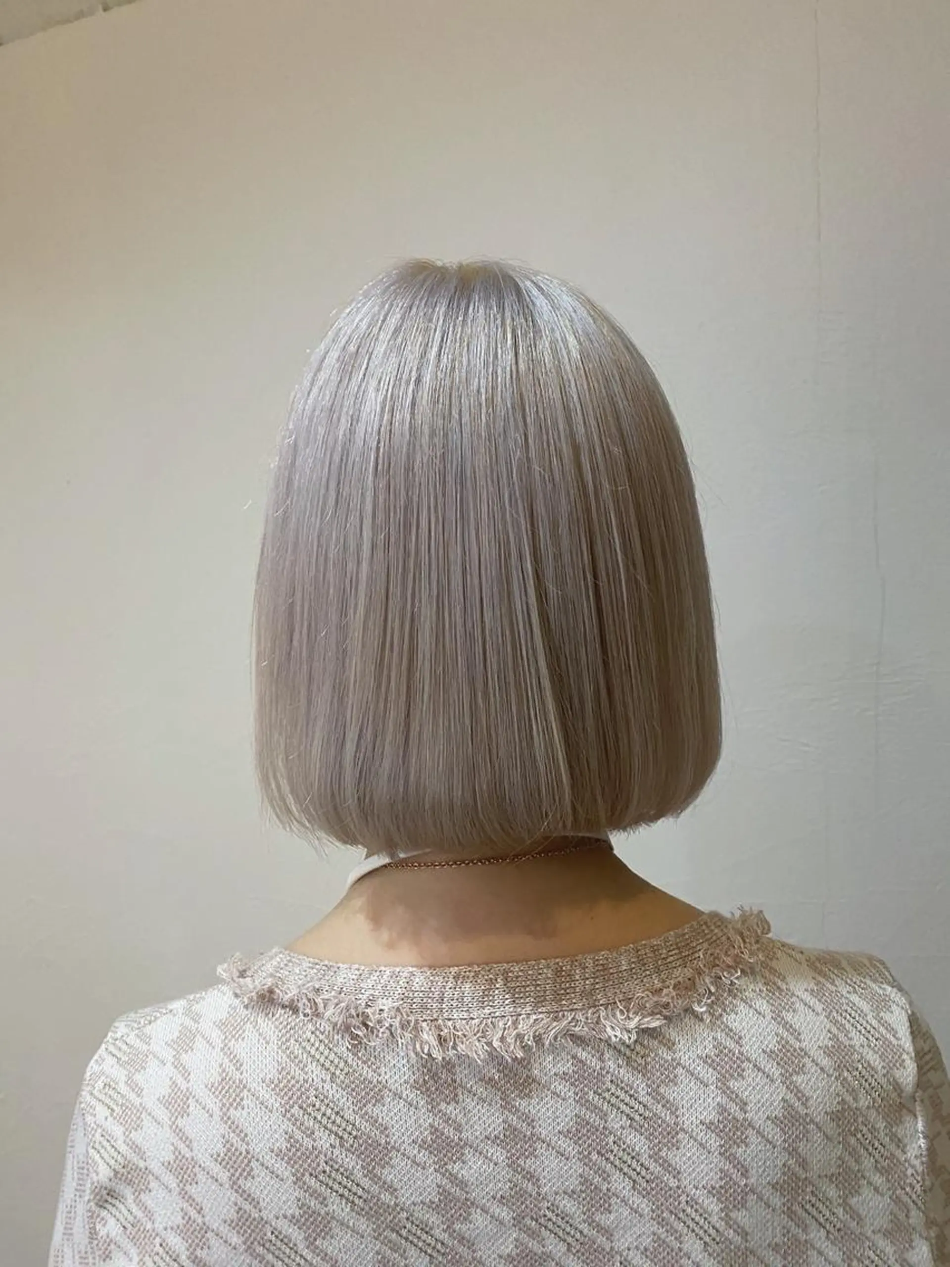 ショート カラー アディクシーカラー ブリーチ 透明感カラー シルバー ホワイトシルバー HIYOSHI　✂︎ 艶髪職人のヘアスタイル