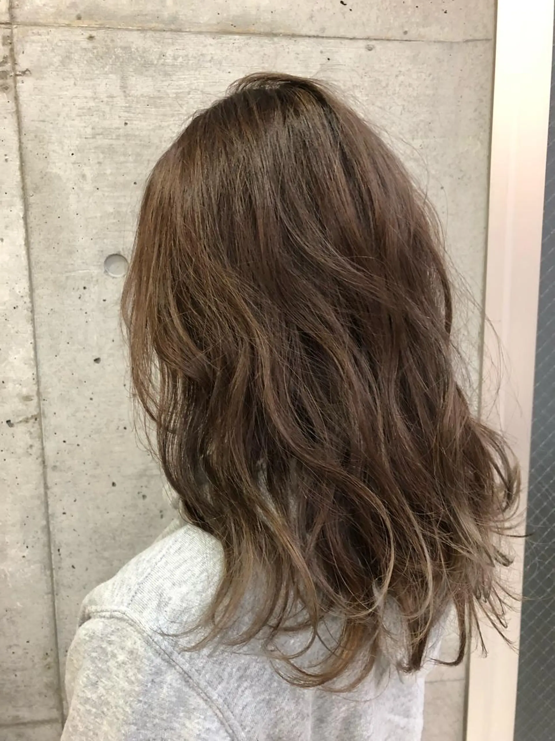 ロング カラー アッシュ アッシュグレー アッシュグレージュ グレージュ 大栗 佑也  髪質改善のヘアスタイル