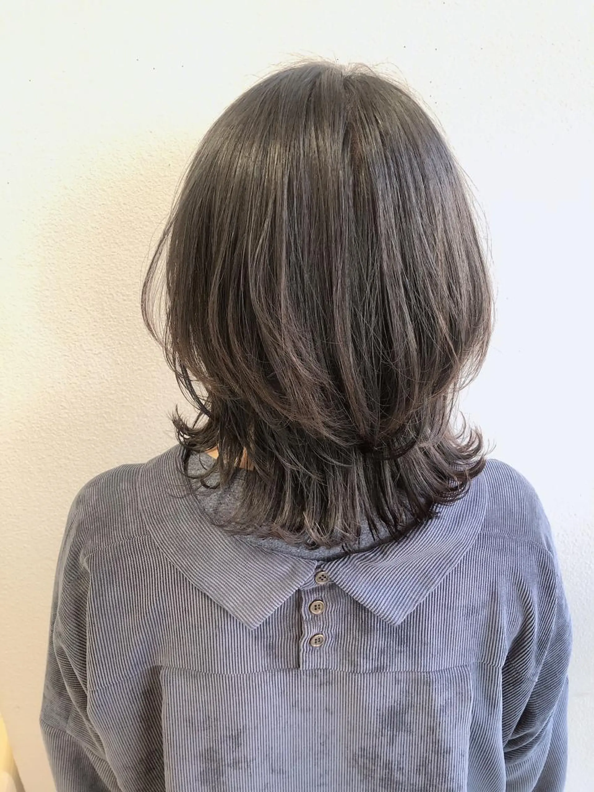 ミディアム カラー レイヤーカット 西 めぐみのヘアスタイル