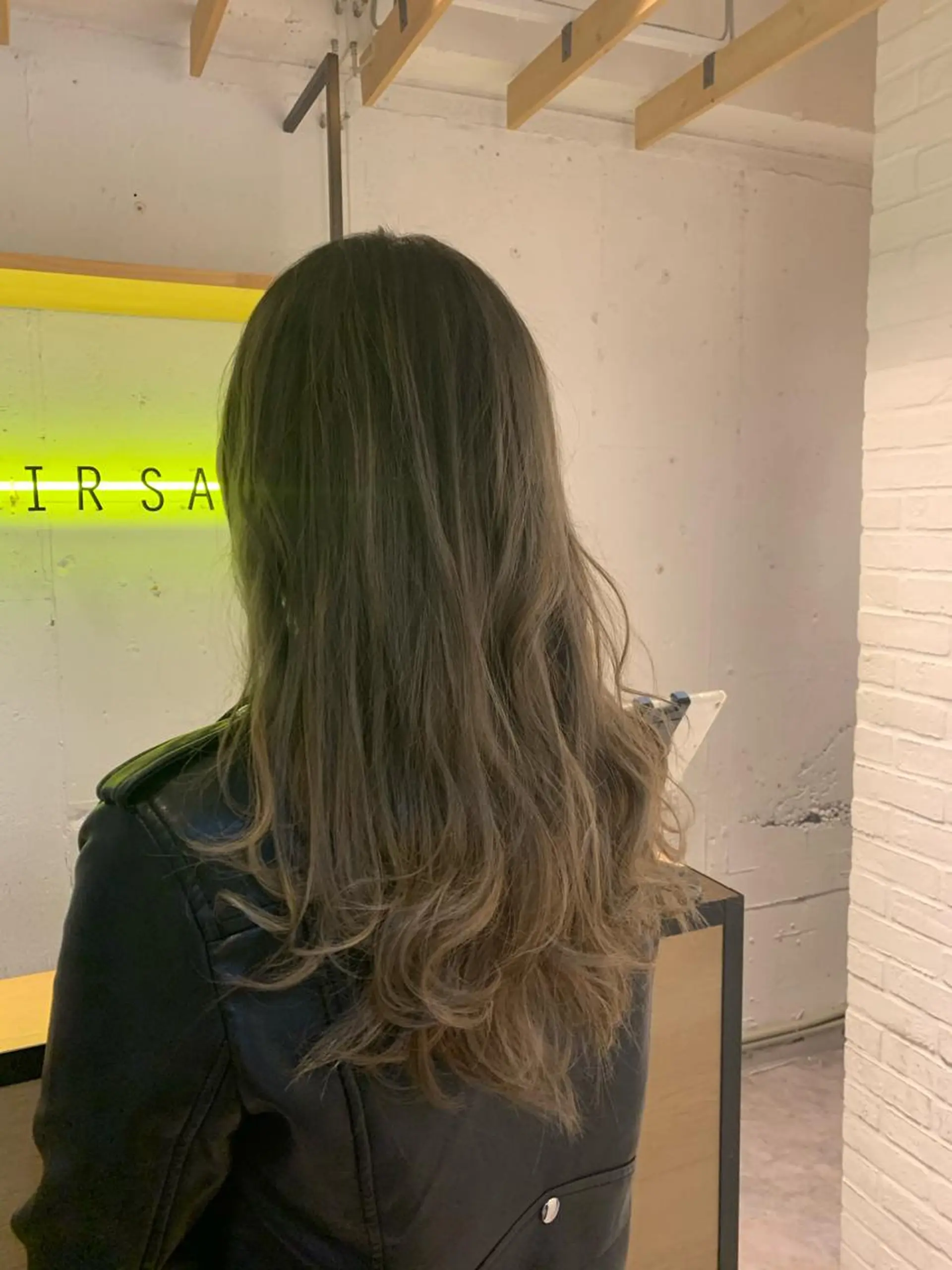 セミロング カラー グレージュ ハイトーンカラー ハイトーングレージュ ヘアカラー トリートメント 💛丁寧さNo.🥇 🧸片山智裕💛のヘアスタイル