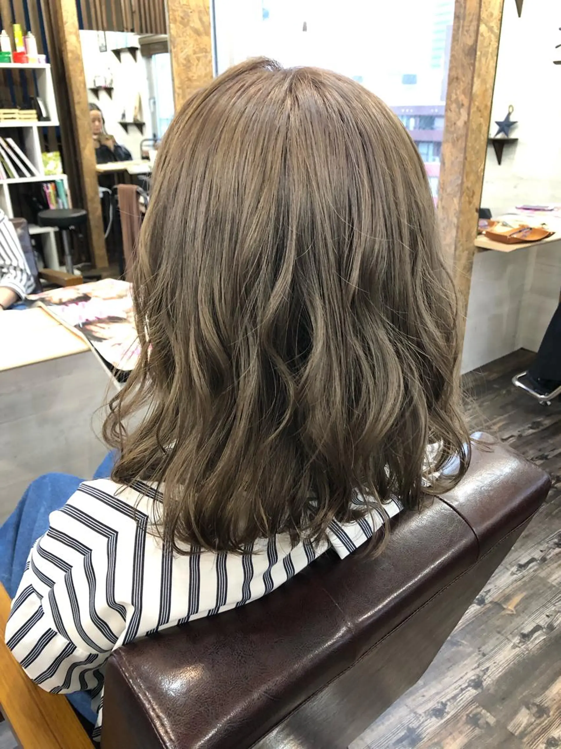 セミロング カラー 女性リピ90%🍨 🩷佐藤みずきのヘアスタイル