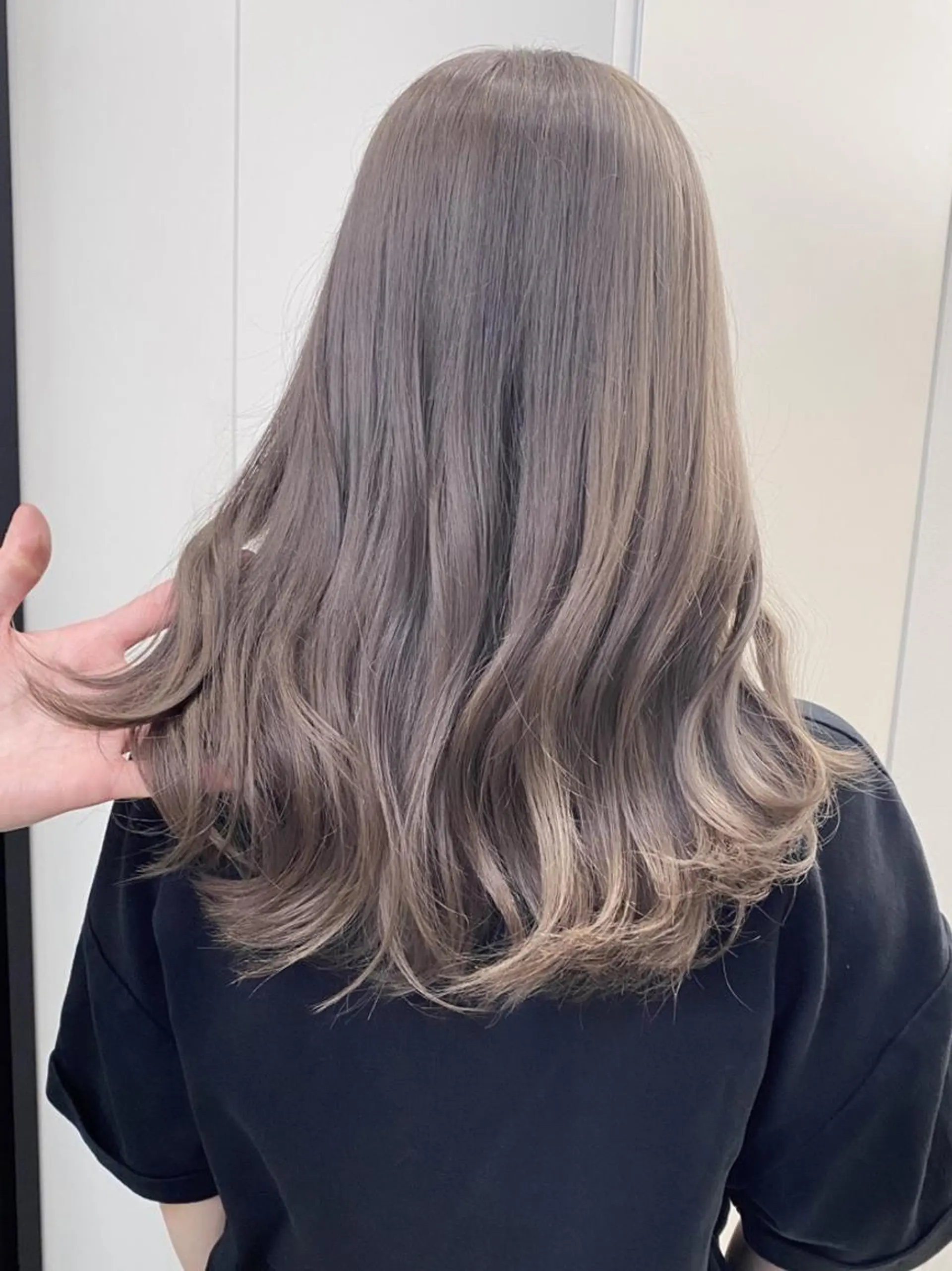 ロング カラー ヘアアレンジ パーマ 公式 Ease by amble luxeのヘアスタイル